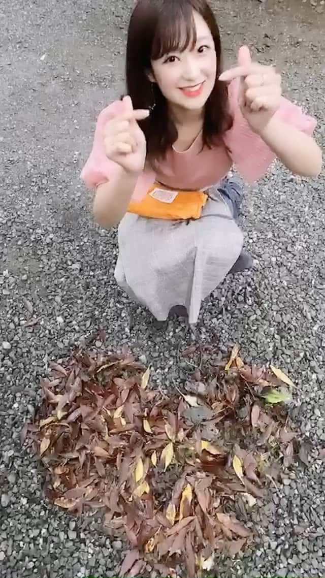 ミクのインスタグラム：「. . 🍁❤️ 折角髪の毛巻いたのに 霧が素晴らしすぎて 全部落ちてるwww . . 　#埼玉　#秩父　#三峰神社　#オフショット　#埼玉観光　#紅葉　#oneokrock #whereveryouare #heart #love #좋아요 #ootd #autumn #lilybrown #jill」