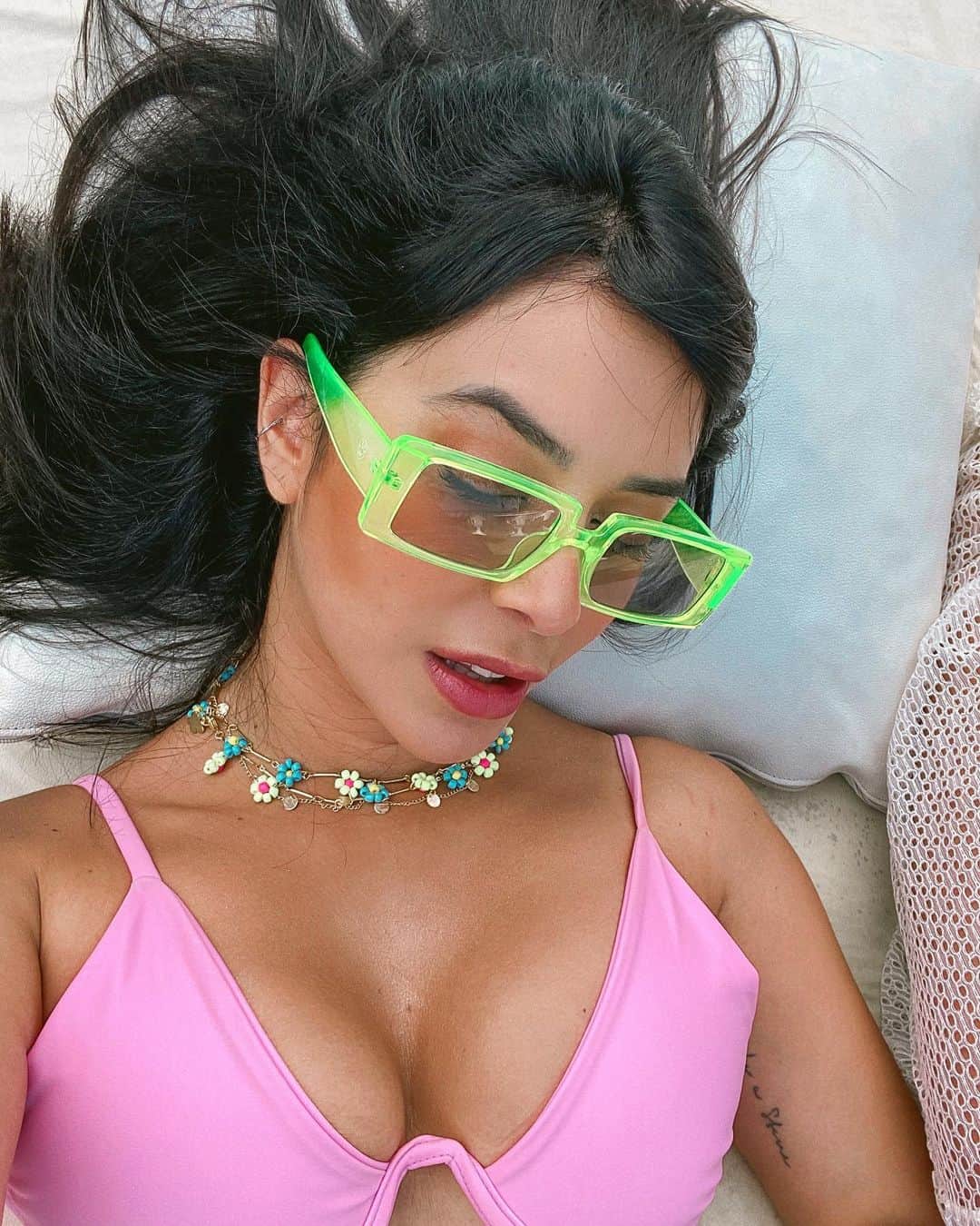 Gabriela Salesのインスタグラム：「Lazy 🍃」