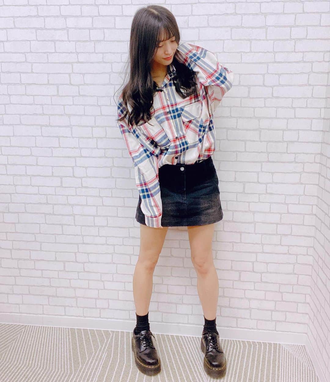 根岸愛のインスタグラム：「👗✨👗 昨日の私服😗✨ チェックシャツ👚🥰 シャツはネットで買ったけど どこか忘れた韓国系🤣✨ #fashion #checkshirt #envym #ねぎしふく #ねぎ私服」