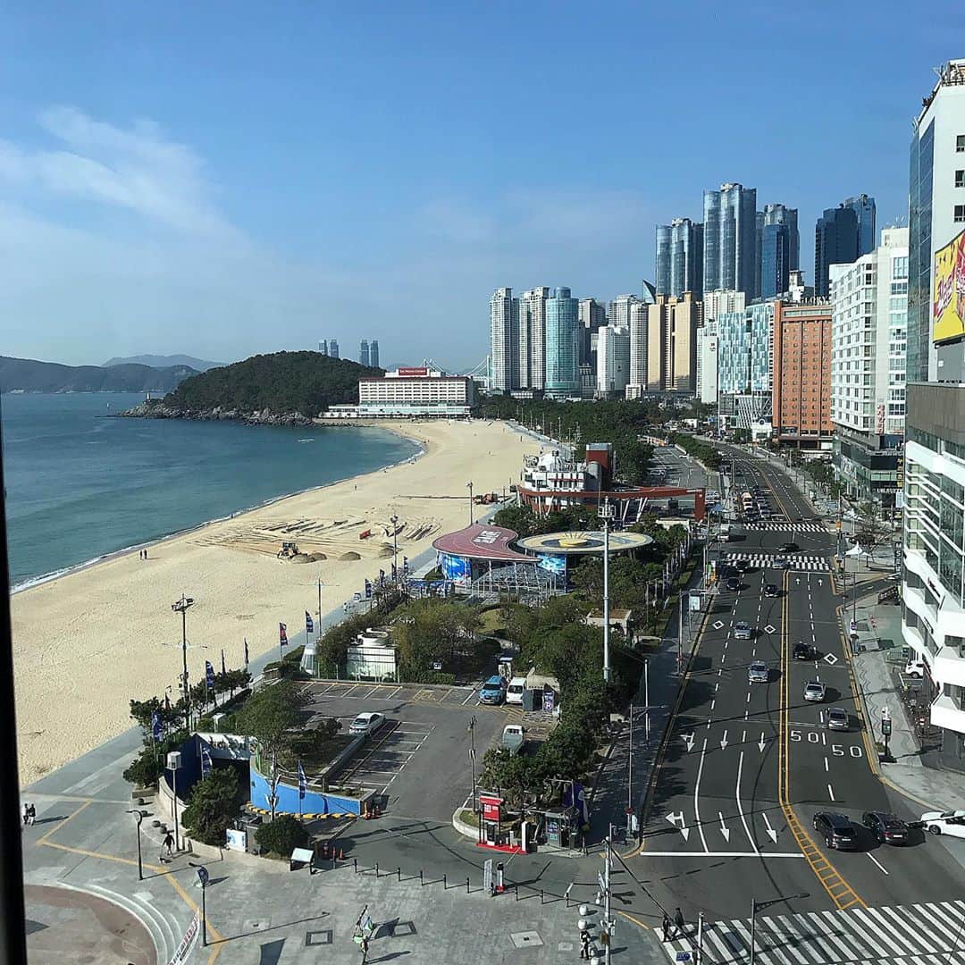 イ・ソンホのインスタグラム：「. From Josun to Chosun . Chosun hotel's new brand Grand Josun first opened in Haeundae, Busan . .  하얏트 -> 노보텔 -> 조선 . 이제는 웨조 또는 그조  #그랜드조선#그랜드조선부산」