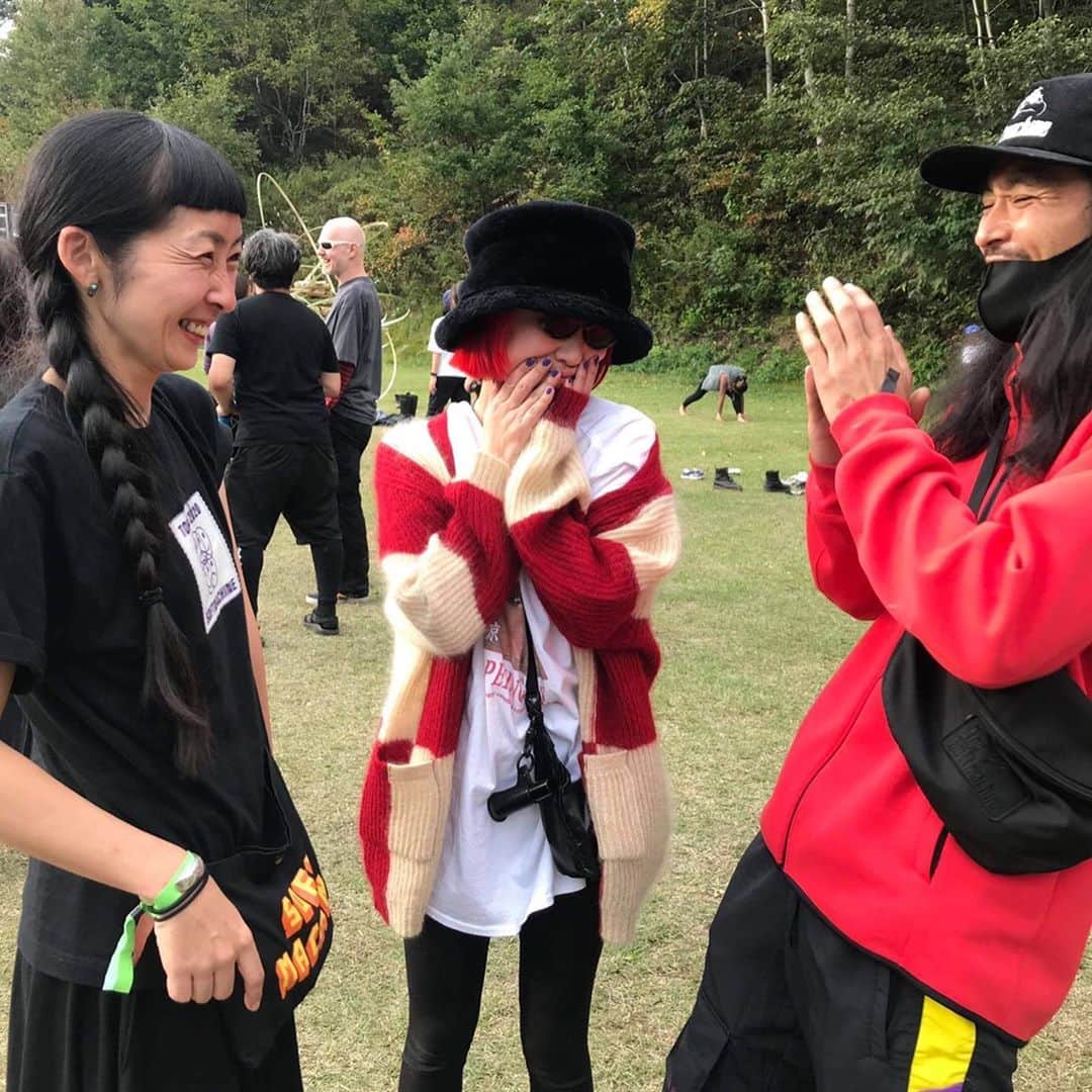 上田愛子さんのインスタグラム写真 - (上田愛子Instagram)「アホみたいに3日間泥酔して ずっとふざけてた #Balance 😂  楽しかったなー😂😂  少ない人数でトイレも並ばず 密にもならず酒もすぐ買えるし 快適だったなー  大好きな友達がいれば なんでも楽しいってこと❤️  最後の動画うざすぎる😂😂  #labyrinth2020 #フェフ  #フェフおばさん #レイブおばさん   @yide2001 やっちんいつも車も運転も写真も ありがとう♥️love   #今日の愛子先生」10月15日 10時29分 - aikosenseidayo
