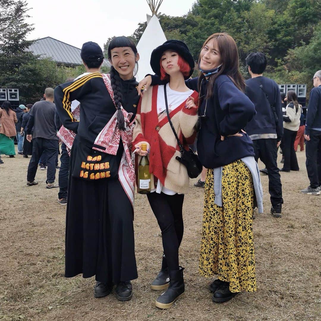 上田愛子さんのインスタグラム写真 - (上田愛子Instagram)「アホみたいに3日間泥酔して ずっとふざけてた #Balance 😂  楽しかったなー😂😂  少ない人数でトイレも並ばず 密にもならず酒もすぐ買えるし 快適だったなー  大好きな友達がいれば なんでも楽しいってこと❤️  最後の動画うざすぎる😂😂  #labyrinth2020 #フェフ  #フェフおばさん #レイブおばさん   @yide2001 やっちんいつも車も運転も写真も ありがとう♥️love   #今日の愛子先生」10月15日 10時29分 - aikosenseidayo