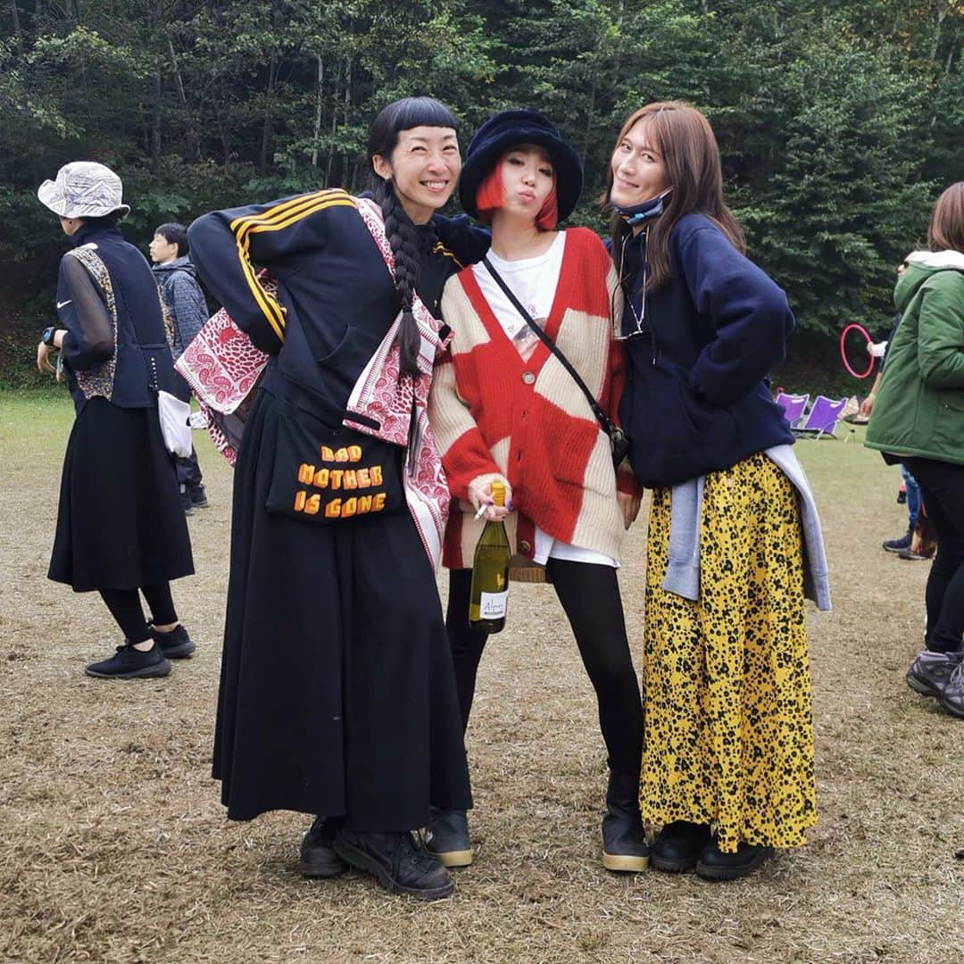上田愛子さんのインスタグラム写真 - (上田愛子Instagram)「アホみたいに3日間泥酔して ずっとふざけてた #Balance 😂  楽しかったなー😂😂  少ない人数でトイレも並ばず 密にもならず酒もすぐ買えるし 快適だったなー  大好きな友達がいれば なんでも楽しいってこと❤️  最後の動画うざすぎる😂😂  #labyrinth2020 #フェフ  #フェフおばさん #レイブおばさん   @yide2001 やっちんいつも車も運転も写真も ありがとう♥️love   #今日の愛子先生」10月15日 10時29分 - aikosenseidayo