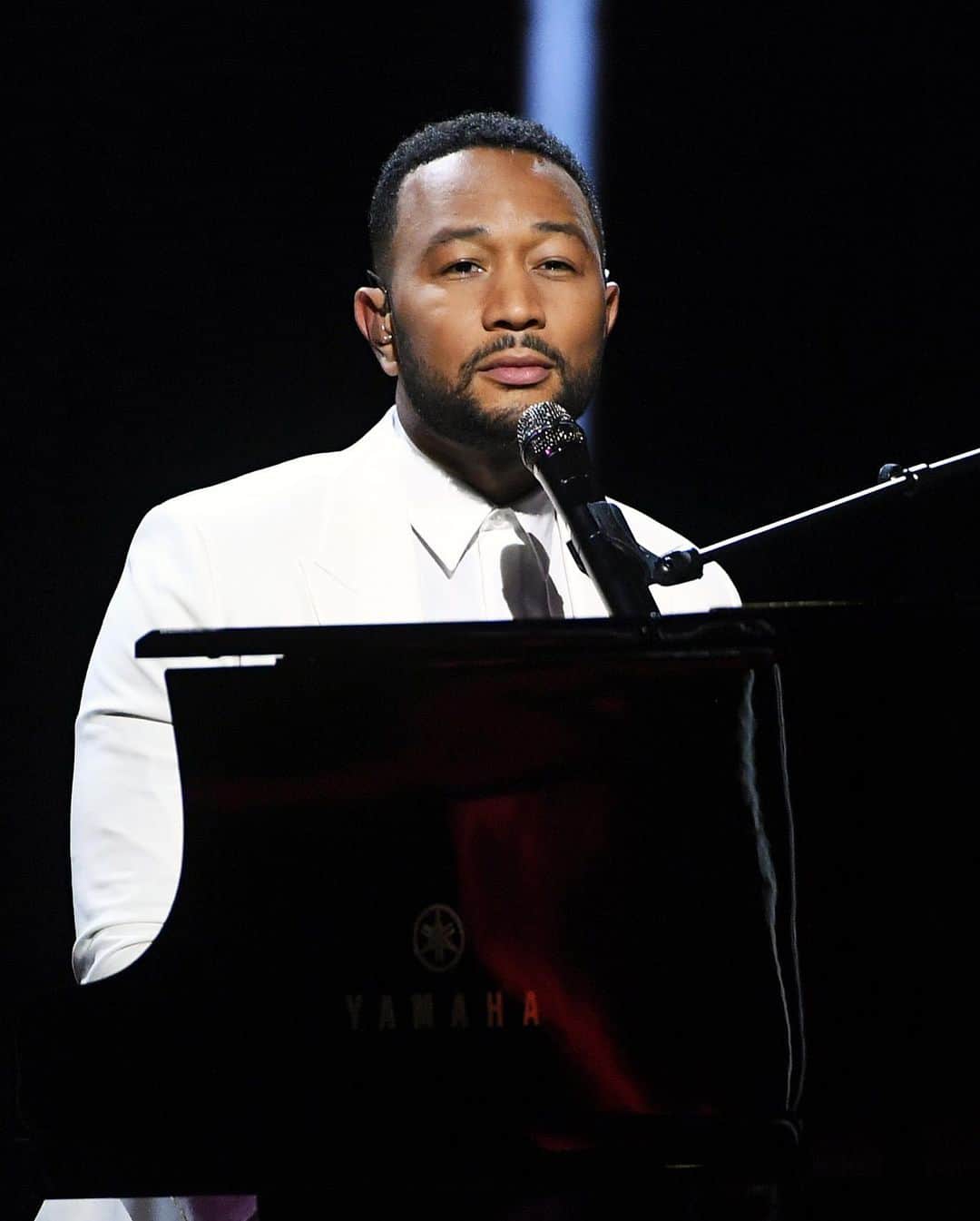 Just Jaredさんのインスタグラム写真 - (Just JaredInstagram)「@johnlegend said “This is for Chrissy” before performing an emotional song at the Billboard Music Awards. He is wearing @dior. #JohnLegend #BBMAs Photos: Getty」10月15日 10時52分 - justjared