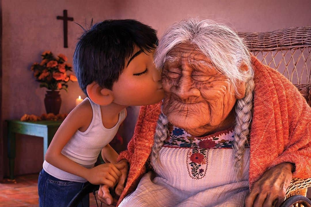 アメリカン・ブロードキャスティング・カンパニーのインスタグラム：「Anyone else still crying? Watch #PixarCoco again on #DisneyPlus! Do it for Mama Coco. #TheWonderfulWorldofDisney」