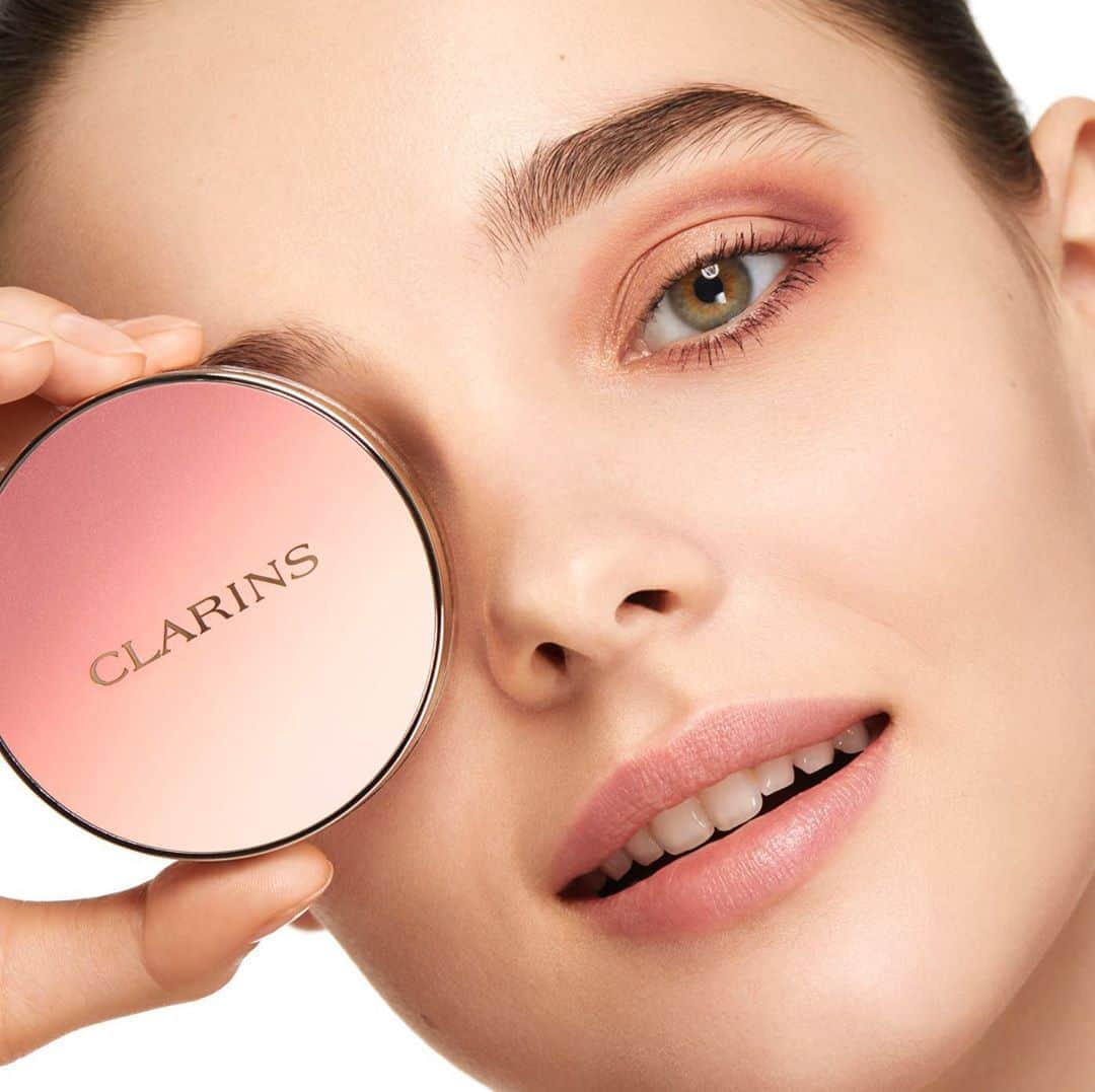 Clarins Canadaさんのインスタグラム写真 - (Clarins CanadaInstagram)「Our new eye shadows are enriched with vitamin E with antioxidant and protective properties. Plus, they contain a base that promotes hold and a smooth texture for 12 hours.✨ __________ Nos nouveaux fards à paupières sont enrichis en vitamine E aux propriétés antioxydantes et protectrices. Ils contiennent aussi une base intégrée qui favorise la tenue et l'aspect lisse de la texture pendant 12 h.✨ . . . #Clarins #ItsAllAboutYou #ClarinsMakeUp」10月15日 11時09分 - clarinscanada