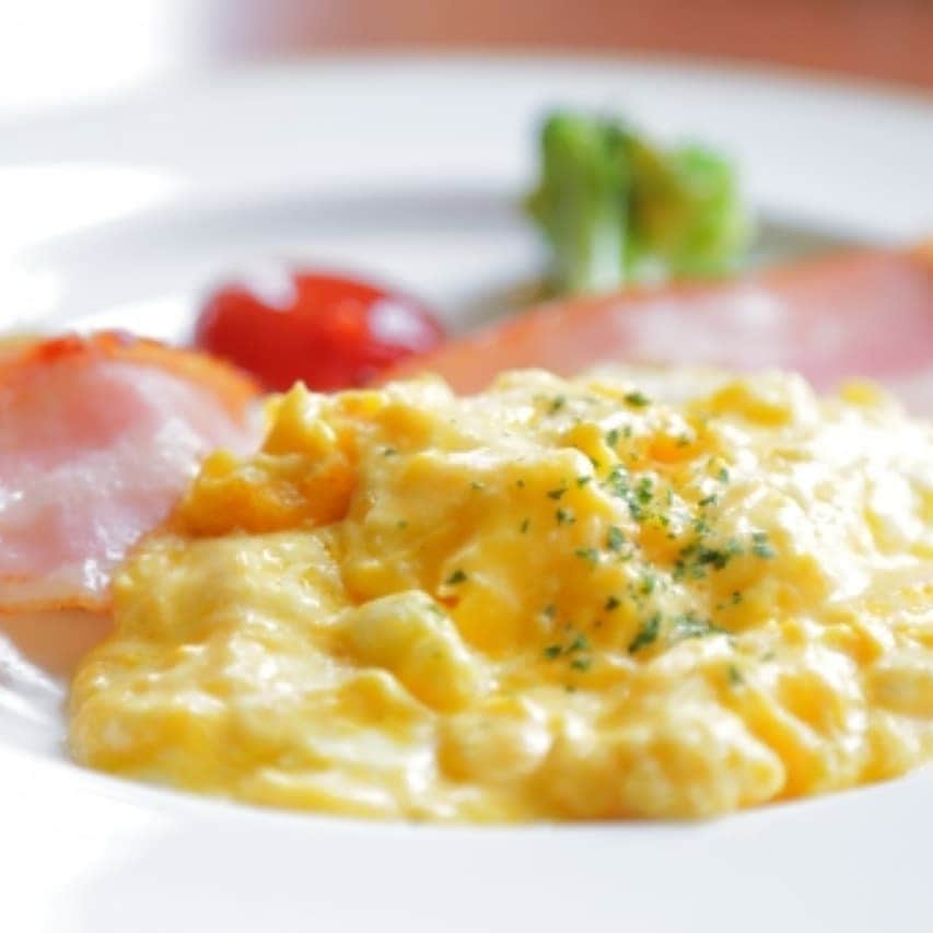 宇月田麻裕さんのインスタグラム写真 - (宇月田麻裕Instagram)「FM NACK5今日のラッキーフード占い！ 恋愛運をUPさせてくれるのは、卵。 大好きな人と一緒にスクランブルエッグを食べて、心も身体もスクランブル、交じり合ってラブラブ💛 #美味しい物を食べて運気UP  #ラッキーランチ　#ラッキーフード　#fmnack5　#スマイルサミット　#mahiroutsukita #宇月田麻裕　#開運食べ物 #パワーフード　 #開運フード  FM NACK5 「Smile SUMMIT」　　美味しい物を食べて運気UP!　開運研究家　ウツキタマヒロの「Lucky Lunch」  月曜～木曜　11時ころオンエアー￼  陰陽五行(ｲﾝﾖｳｺﾞｷﾞｮｳ)による今日のあなたのラッキーフードは？  ランチで食べられなかったあなたは、ディナーでもOK！  (アレルギーの人は食べたらだめよ(^-^;)  よかったら、聴いてみてくださいね💛📻」10月15日 11時05分 - mahiro_utsukita