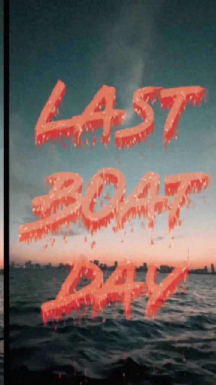 Paul Octaviousのインスタグラム：「Chicago has been deceptively warm, I think today was the last warm day until the new year...least we have this last memory 😅☀️⛵️」