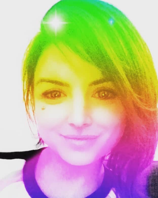 ジーナ・カラーノのインスタグラム：「I love you from all the different shapes sizes, backgrounds, struggles, sexualities, ethnicities, faiths, political viewpoints, families.. from all over the world, loneliness.. I AM WITH YOU.. Come together. So we can be together through the hard times and beyond.. this is our team now. 😊❤️💟🌎🤍✌️ trust. Hold on!」