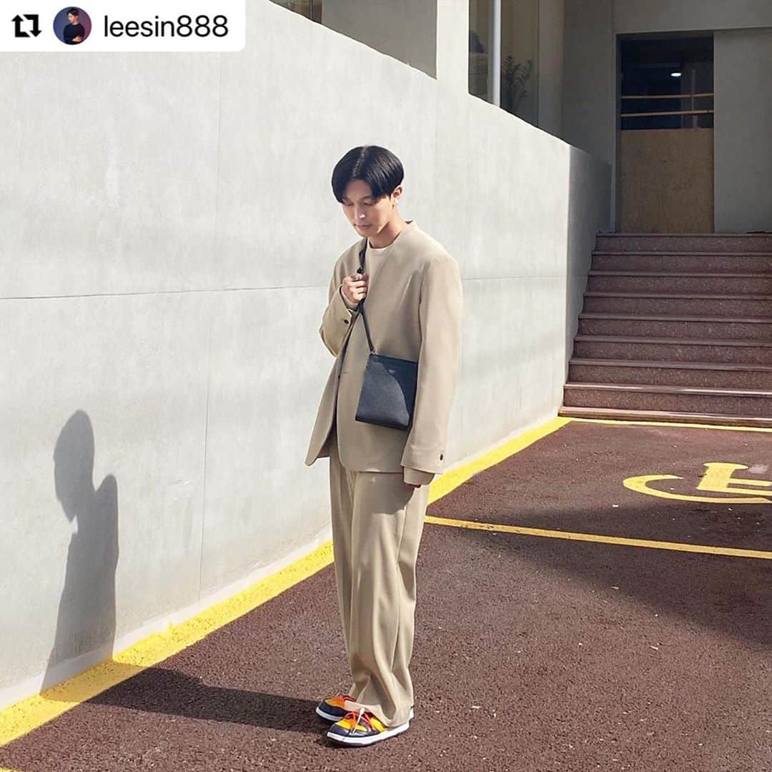 DAKS Koreaさんのインスタグラム写真 - (DAKS KoreaInstagram)「#Repost @leesin888 with @make_repost ・・・ #협찬  닥스는 말해 뭐해 이번 신상도 너무 고급짐👀 . . . . . . . . . . . . . . . . . . . . . . . . . . . . #닥스가방 #세인트바넷  _ #DBBA0F453BK _ #닥스 #닥스코리아 #닥스악세서리 #닥스액세서리 #DAKS #DAKSACCESSORIES #Lfmall  #크로스백 #가죽크로스백 #닥스가방 #남성크로스백 #가방선물 #닥스크로스백 #대학생선물추천 #선물추천 #데일리룩 #대학생가방 #직장인가방 #ootd #accessories #daily #fashion #오오티디 #남자선물추천」10月15日 11時43分 - dakskorea_accessories