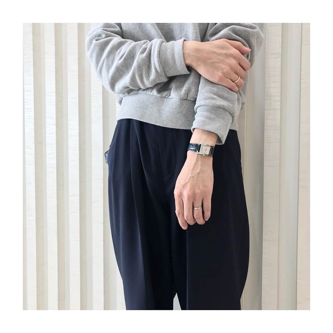 HIROBさんのインスタグラム写真 - (HIROBInstagram)「-HIROB札幌店-﻿ ﻿ JRタワースクエアカード5倍ポイントセール﻿ « 10/14 〜 10/19の6日間開催中！»﻿ ﻿ ⭐︎スクエアカード5倍ポイント﻿ ⭐︎時計10%OFF（一部除外有）﻿ ﻿ ﻿ vintage hermes H Watch﻿ ﻿ 右：No. 20003890-877910﻿ ¥185,000+tax → 10%OFF ¥166,500 +tax﻿ ﻿ 中：No. 19003890-304010﻿ ¥150,000+tax → 10%OFF ¥135,000+tax﻿ ﻿ 左：No. 19003890-626130﻿ ¥155,000+tax → 10%OFF ¥139,500+tax﻿ ﻿ ﻿ ﻿ 札幌店では、通信販売も対応しております。﻿ お電話でのご相談も受け付けておりますので、﻿ ご来店が難しい場合でもお気軽にお問い合わせ下さい。﻿ ﻿ ﻿ ﻿ お問い合わせ﻿ tel: 011-209-5119﻿ ﻿ ﻿ ﻿ #hirob﻿ #hirobsapporo﻿ #baycrews﻿ #sapporo﻿ #antiquehermes﻿ #vintagehermes﻿ #hermes﻿ #CASSIS﻿ #MORELLATO﻿ ﻿ #ヒロブ ﻿ #ヒロブ札幌店﻿ #ベイクルーズ﻿ #札幌ステラプレイス﻿ #札幌jrタワー﻿ #ゴバポ﻿ #アンティークエルメス﻿ #ヴィンテージエルメス﻿ #エルメス﻿ #カシス﻿ #モレラート﻿ #時計修理﻿ ﻿ #爱马仕﻿ #腕观看」10月15日 11時53分 - hirob.jp