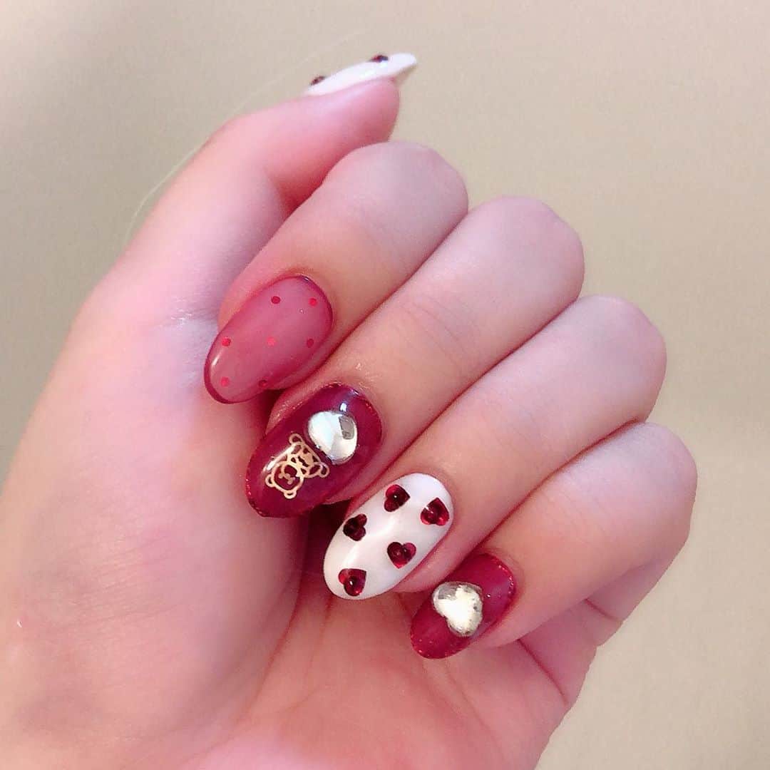 のインスタグラム：「ネイルやりました💅 🧸居るよ〜イメチェンしたいよ〜 多分するよ〜😌笑笑」