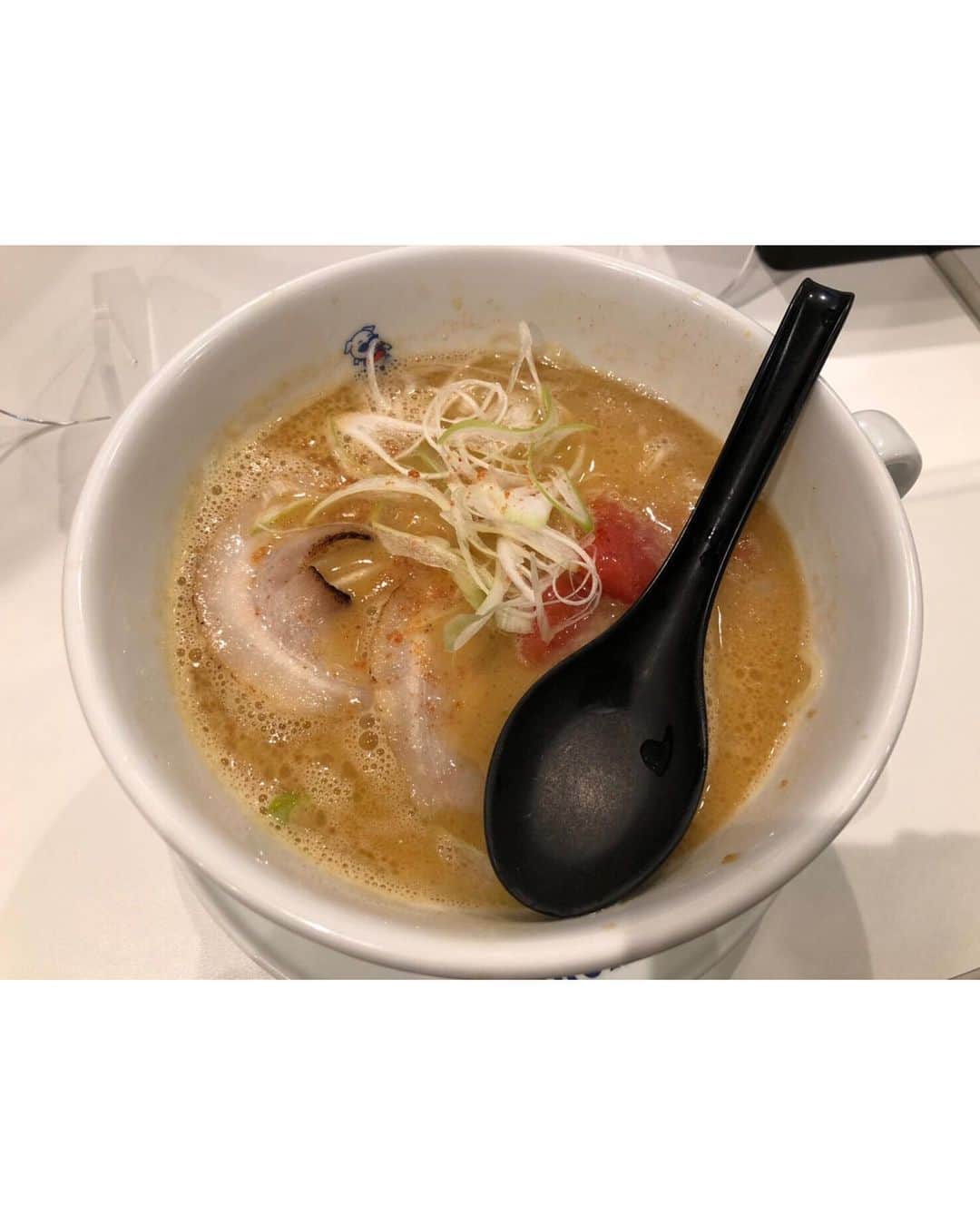 西野太盛さんのインスタグラム写真 - (西野太盛Instagram)「明太子ラーメン 美味かったが、辛さに弱い西野には辛かった。 辛いのにヒリヒリしながらも汁を飲んでしまう。 太らない太らない大丈夫。いつも食べてるラーメンより麺細かったし。」10月15日 12時16分 - taisesese