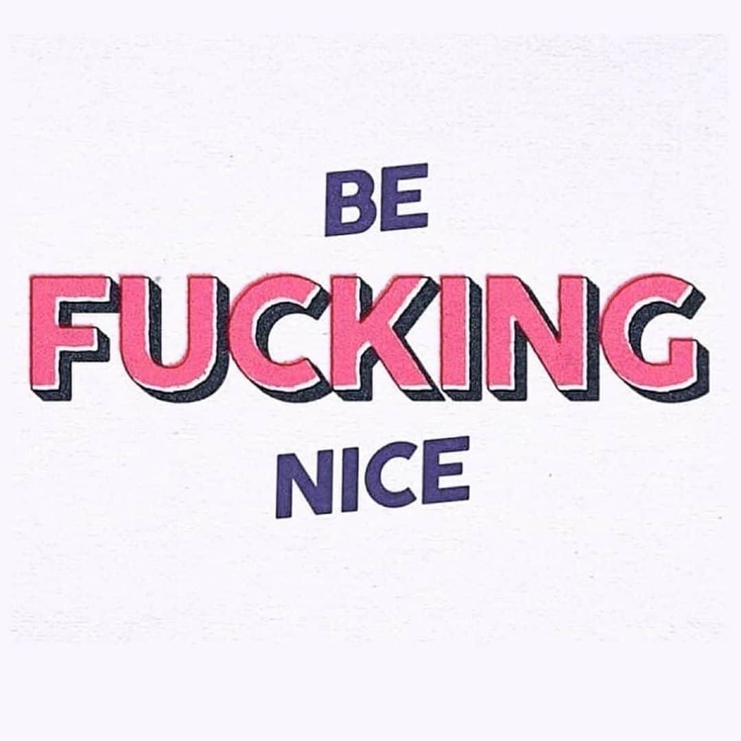 レナ・ヘディのインスタグラム：「😎Pretty fucking simple @bunchofscrawlers ... Oh and VOTE ✌🏻✌🏻✌🏻✌🏻✌🏻」