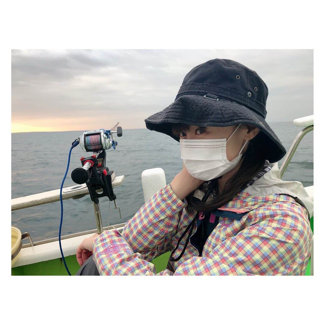 柳野玲子のインスタグラム：「今回のマグロ狙いは惨敗🐟✨ が、別船ではなんと64.5キロが上がりました😳 すごーい✨ オダモンやぁー😍 #カツオマグロ #釣り #マグロ #マグロ釣り #キハダマグロ #オダモン」