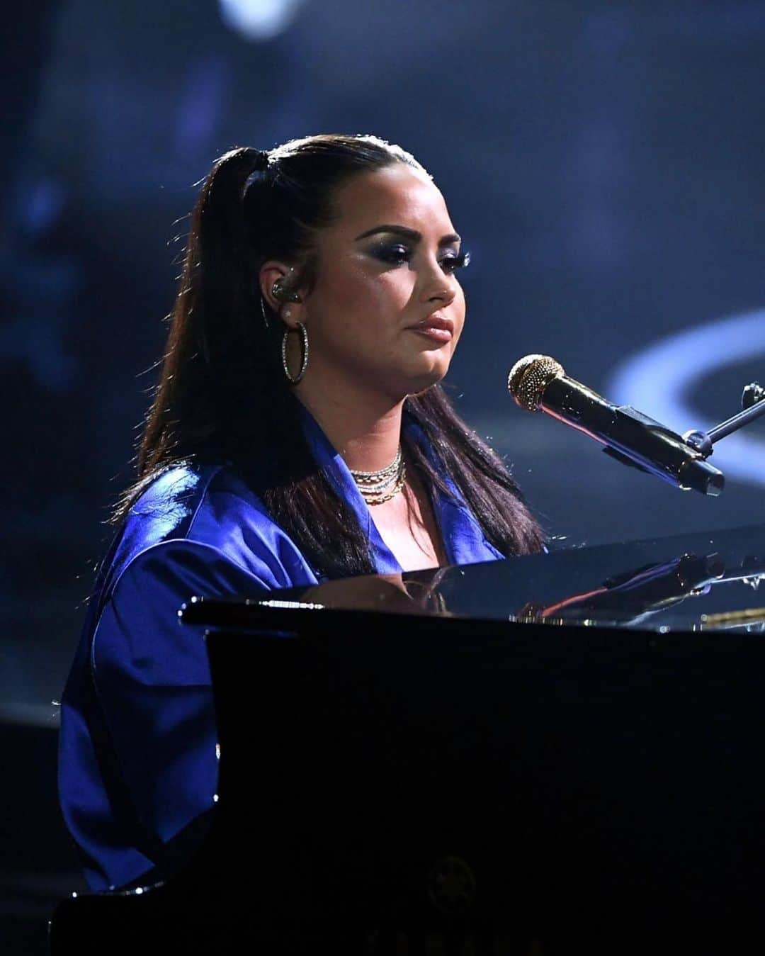 ポール・ノートンさんのインスタグラム写真 - (ポール・ノートンInstagram)「@ddlovato stunned visually and vocally at tonight’s @billboard performing #comanderandchief #hair by Me @leobypaulnorton #makeup by @rokaelbeauty #styled by @siena #nails by @natalieminerva #demilovato」10月15日 12時47分 - paulnortonhair