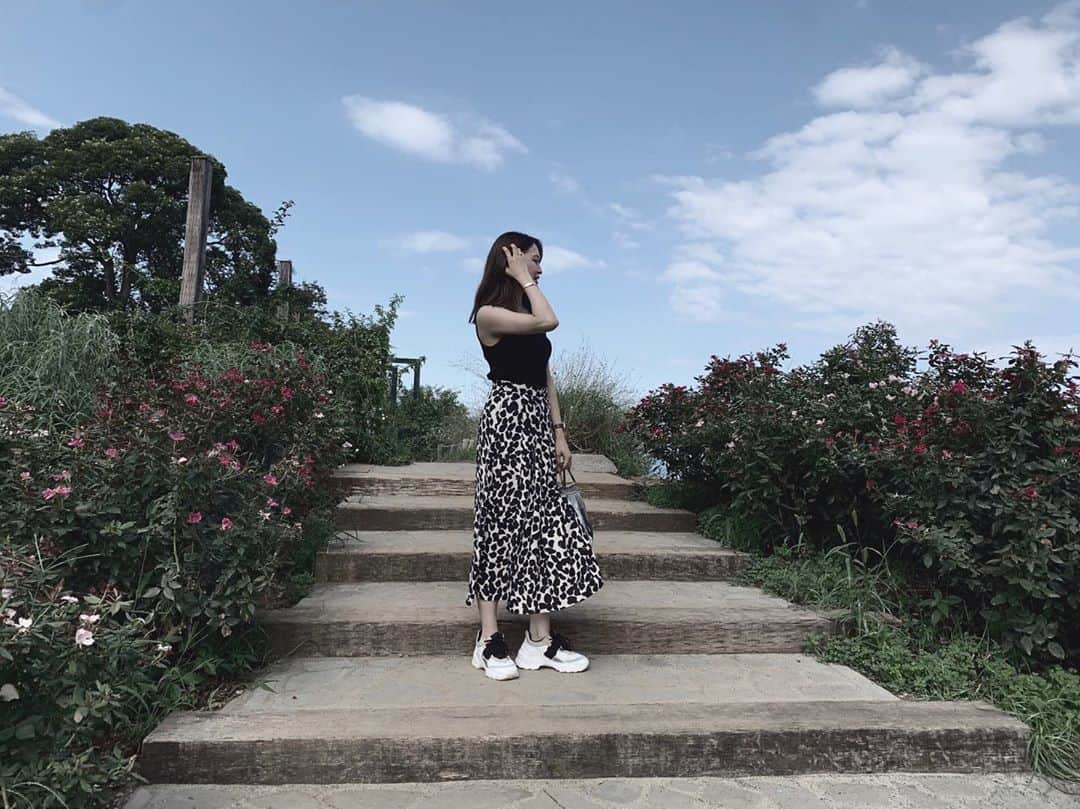 後藤夕貴のインスタグラム：「今日も楽しい1日に🌷 ㅤ ㅤ #いつかの写真 #熱海 #アカオハーブアンドローズガーデン  #お花好き #ハーブ好き #写真撮るときだけマスク外してます #美人百花 #美人百花Flowers」