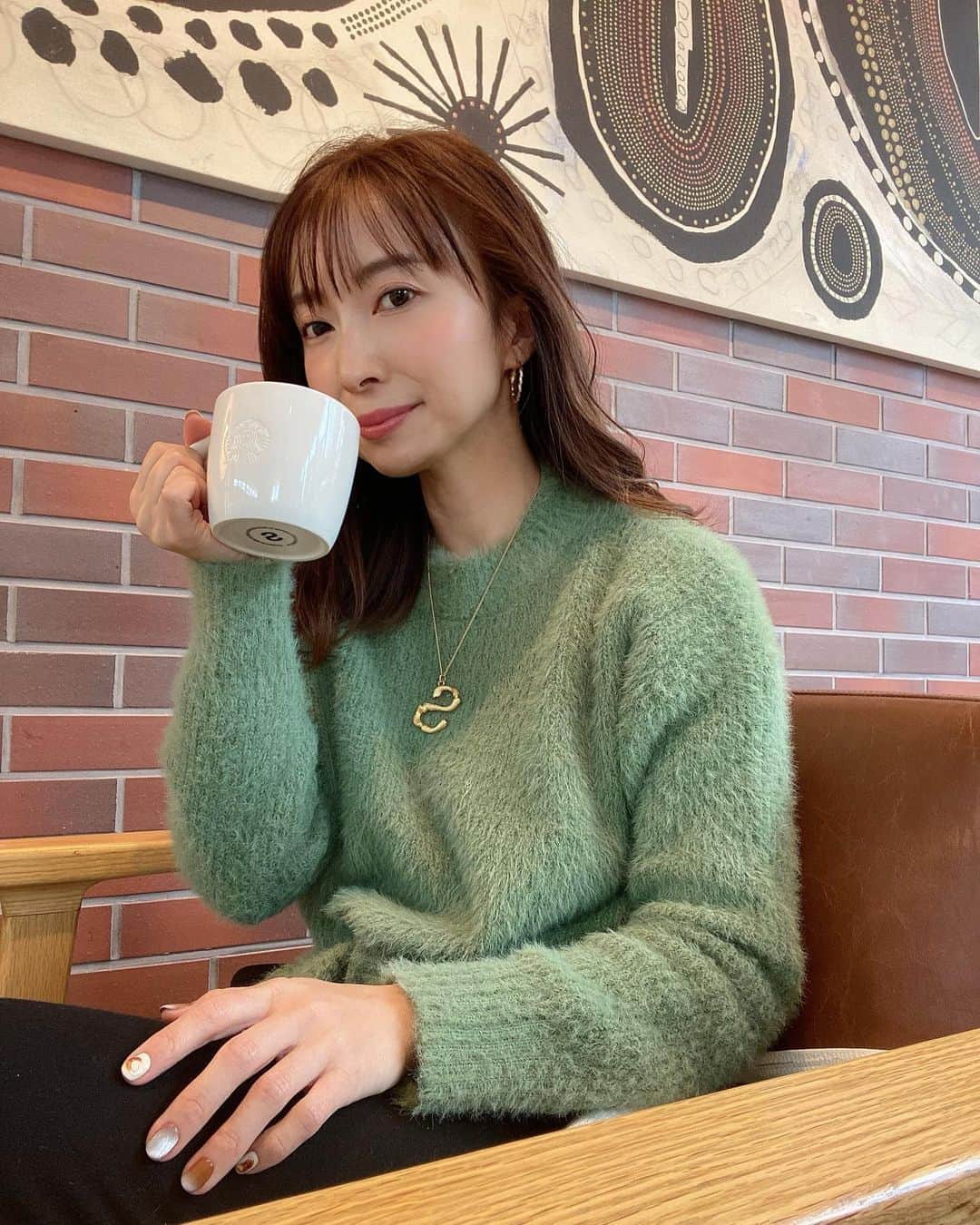 rats1316のインスタグラム：「・ ☕️☕️☕️ ・ ・ さむーい札幌🥺 ・ ・ ・ 先日いつもの @yagbeauty_official でピーリングとトーニングしてきました💫 季節の変わり目揺らぎやすいお肌もお陰で安定してます👏🏼 ・ ・ ・ #yagbeautyclinic#ピコトーニング#ママ#ママコーデ#ママファッション#code #ootd#outfit#mamagirl#北海道ママ#札幌ママ#三児の母#お洒落さんと繋がりたい#プチプラコーデ#今日のコーデ#ママライフ#ロカリ#スナップミー#mineby3mootd#ponte_fashion#4yuuu#きょコ#今日の服#大人カジュアル#主婦#男の子ママ #ビュースタグラマー#mamagirl_sugotoku」