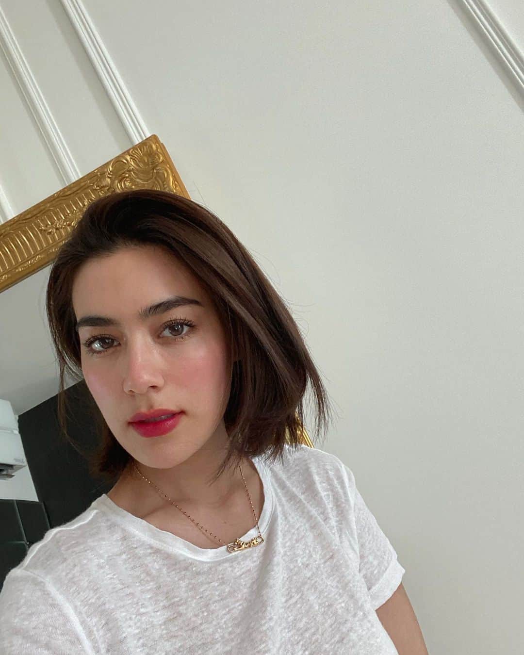 キンバリー・アン・ウォーテマス・ティアムシリのインスタグラム：「Me trying to get some French vibes after watching the whole season of Emily in Paris in one day. #missingparis🇫🇷」