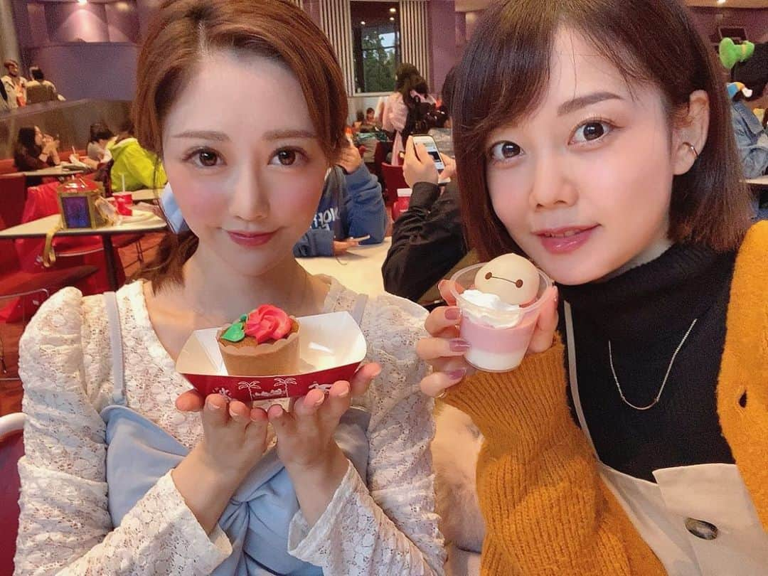 山村ゆりかさんのインスタグラム写真 - (山村ゆりかInstagram)「横バージョン🐭 雨だと映える✨ . . . #ディズニー #ディズニーランド #ディズニーコーデ #disney #disneyland #美女と野獣 #美女と野獣エリア #美女と野獣グッズ #ビーストキャッスル #雨の日ディズニー #雨の日ディズニーの楽しみ方」10月15日 12時59分 - rika_m_1221