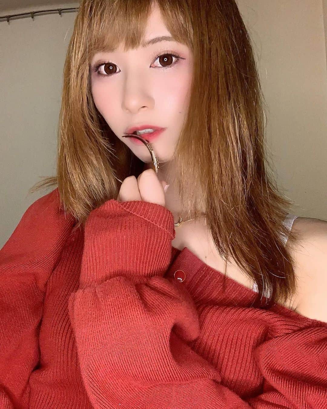 まゆりさんのインスタグラム写真 - (まゆりInstagram)「肌寒い季節にはワンピースが良いよね😌」10月15日 18時28分 - mayurio2525