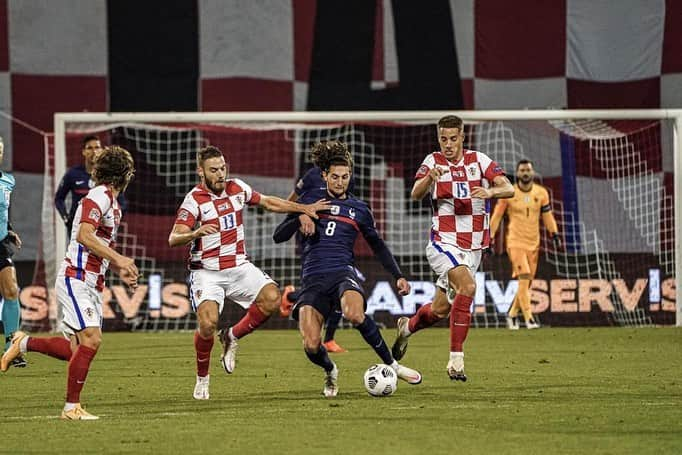 アドリアン・ラビオさんのインスタグラム写真 - (アドリアン・ラビオInstagram)「Belle victoire hier ! Encore une fois très solide et avec du caractère 🇫🇷💪🏼 #fiersdetrebleus #CROFRA #Duc」10月15日 18時29分 - adrienrabiot_25