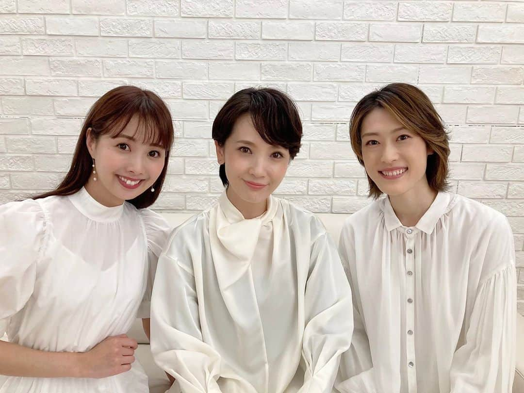 壱城あずささんのインスタグラム写真 - (壱城あずさInstagram)「.﻿ こんな可愛いすぎる2人とお仕事してきました。﻿ ずっと会ってなくてもいつも私の心の中には星組時代の仲間たちがそばにいます☆☆☆﻿ だから「久しぶり〜」って言いながらそんな気がしない。とても居心地がいい時間を過ごしました。﻿ ﻿ なんのお仕事なのかはまた後日改めてお知らせします！！﻿  お衣装は最近お気に入りの @ele_stolyof   #宝塚歌劇団﻿ #星組﻿ #下級生﻿ #みんないい子すぎる﻿ #誕生日プレゼント﻿ #用意してくれてる優しさ﻿ #壱城あずさ﻿ #しーらん﻿」10月15日 18時30分 - shiiran1012