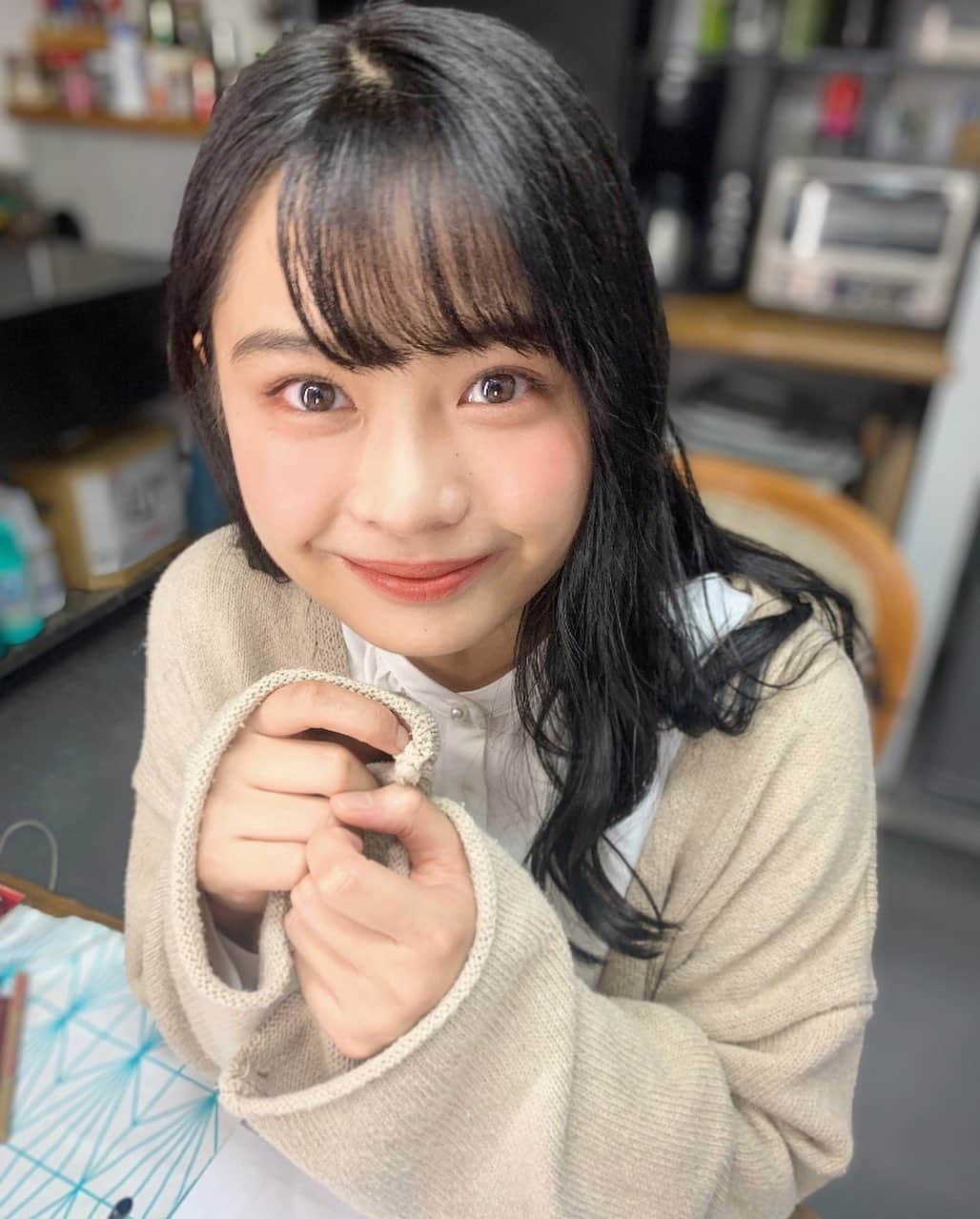 西本ヒカルのインスタグラム：「・ 久しぶりに広告のお仕事でした☺︎🎥 オレンジメイク可愛かったです🍊🍁 公開おたのしみにっ」