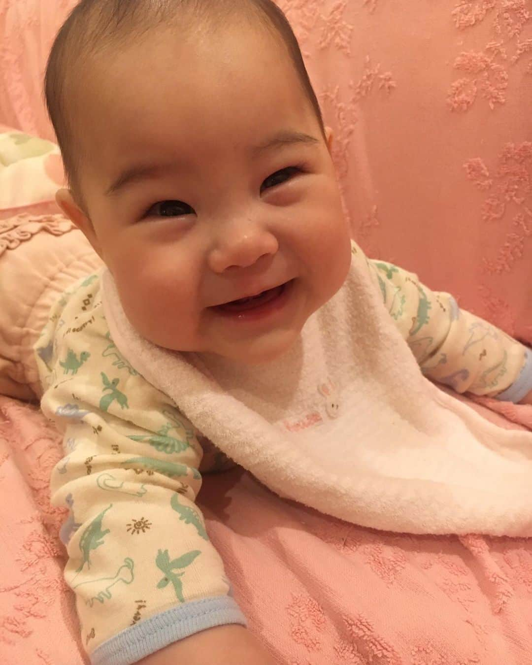 上原さくらさんのインスタグラム写真 - (上原さくらInstagram)「男の子顔だけど娘です。 #baby #babygirl #赤ちゃん #あかちゃんのいる生活 #男顔 #親バカ部 #愛娘 #可愛い #健康優良児 #元気」10月15日 13時05分 - sakura_uehara_official