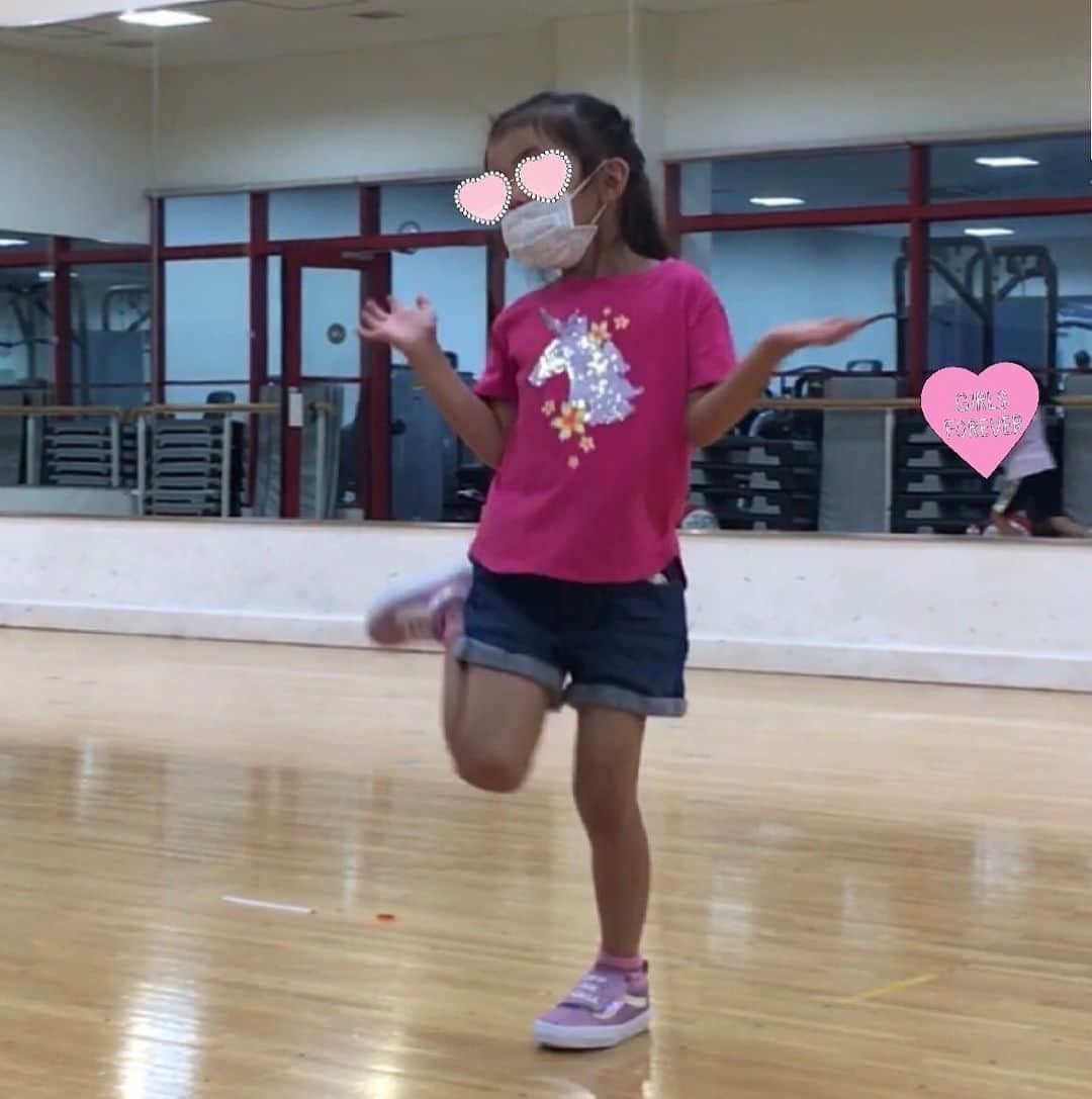 六車奈々さんのインスタグラム写真 - (六車奈々Instagram)「せりさん、ダンスを習いたいとのことで、昨日は体験入学でした。  慣れないことだらけでも頑張ってやってましたー。 来週から、通うそうです^ ^  #ダンスレッスン #がんばれー」10月15日 13時14分 - nanarokusha