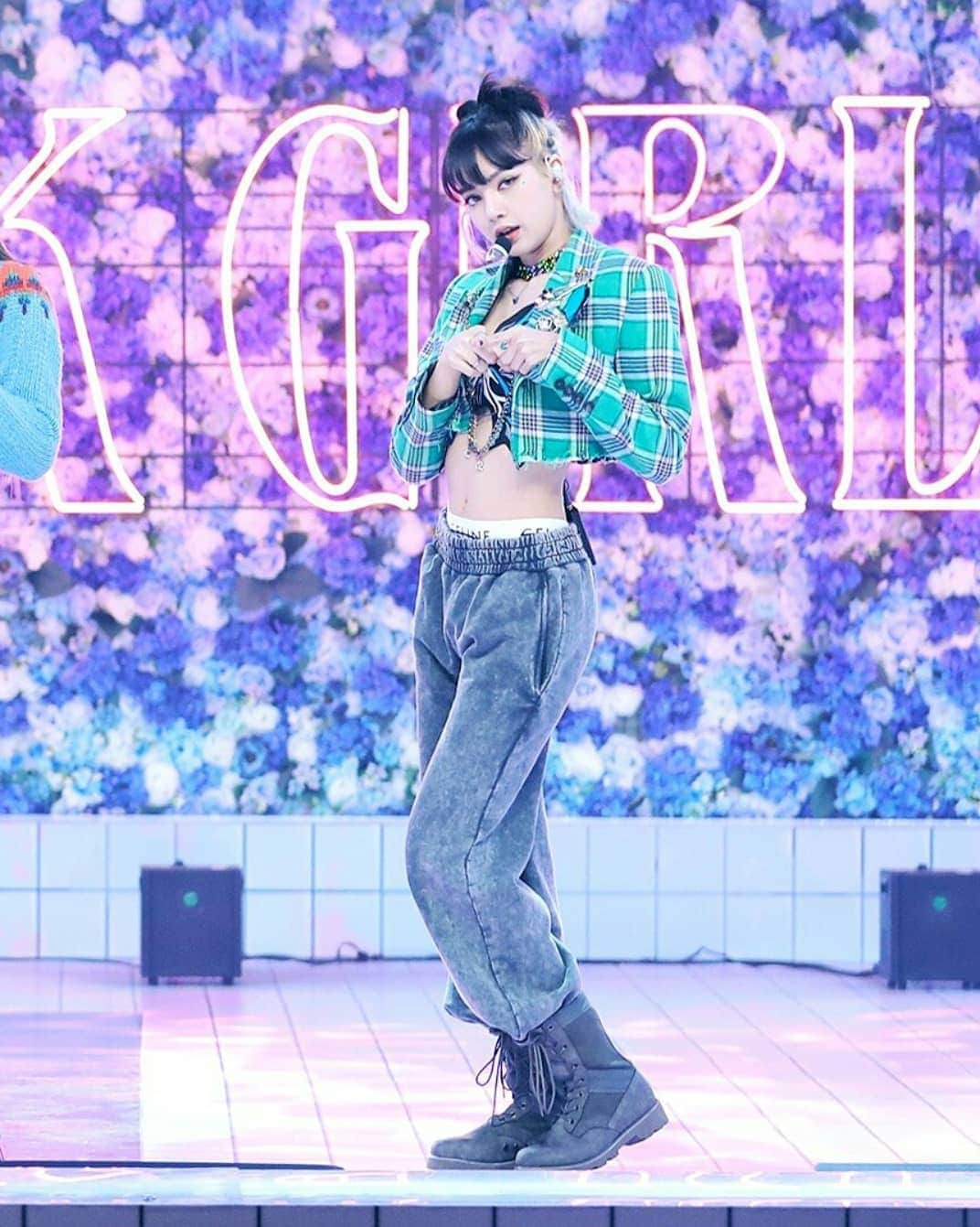 リサさんのインスタグラム写真 - (リサInstagram)「SBS INKIGAYO UPDATED WITH LISA♥ . . . #BLACKPINK #리사 #LISA #LALISA #LALISAMANOBAN #LALISAMANOBAL #howyoulikethat #HOWYOULIKETHAT #thealbum #icecream #blackpinkicecream #selpink #thealbum #lovetohateme #lovesickgirls #prettysavage #betyouwanna #youneverknow #crazyoveryou」10月15日 13時18分 - lisa.blackpink