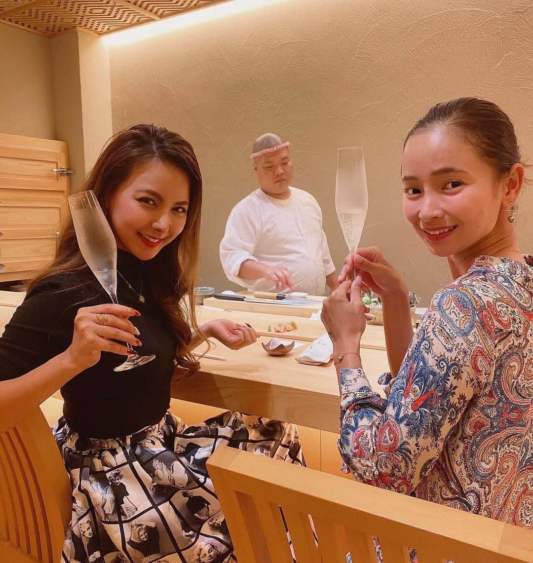 呉屋ありささんのインスタグラム写真 - (呉屋ありさInstagram)「初めて来たけど ファンになりました💕 . @sushi_kawagoe 🐟🍣 カウンターのみのお席で(多分6〜8席) 温かみのある素敵な鮨屋さん . 全国から集まった食材、の中でも 大間のマグロめーっちゃ久しぶりに食べた😋 (沖縄で食べた事ないカモ) . 来月も予約しちゃったよ〜ん。 次は美味しいお酒も呑もっと🍶 . . #鮨かわごえ #沖縄イチかもしれん #めっちゃ美味しかった #大間のマグロ  #ナギートロトロ言ってた #ありナビ 🍣」10月15日 13時35分 - arisa_goya