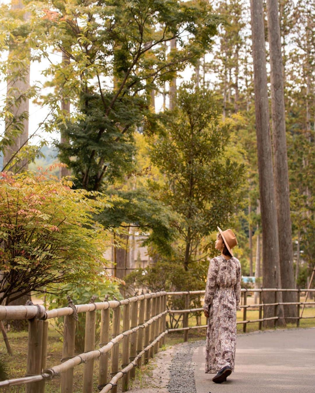 近藤あやさんのインスタグラム写真 - (近藤あやInstagram)「📍宮城　松島  蒸し牡蠣がおいしすぎた😭🖤🖤  秋から冬にかけて、東北〜北海道とグルメが美味しくてついつい食べすぎちゃうなあ🤦🏼‍♀️🚗  #バンライフ #vanlife #宮城 #miyagi #松島 #matsushima  #日本三景 #douchebags」10月15日 13時46分 - doraemontoaya