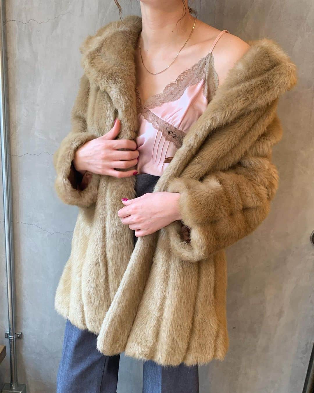 birthdeathさんのインスタグラム写真 - (birthdeathInstagram)「💋 New  Arrivals 💋﻿ ﻿ 70's  Beige faux fur coat﻿ ﻿ 90's  Silk slip﻿ ﻿  #birthdeath﻿ #vintage」10月15日 14時04分 - birthdeath_tokyo