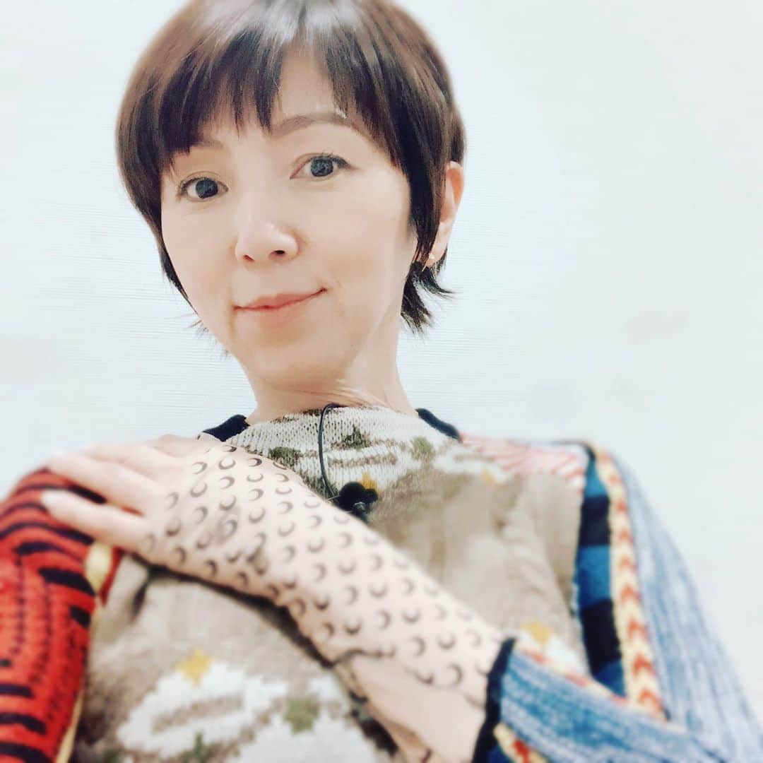 渡辺満里奈さんのインスタグラム写真 - (渡辺満里奈Instagram)「かわいいセーターで収録❤️ ★ #marineserre🌙」10月15日 14時40分 - funnyfacefunny