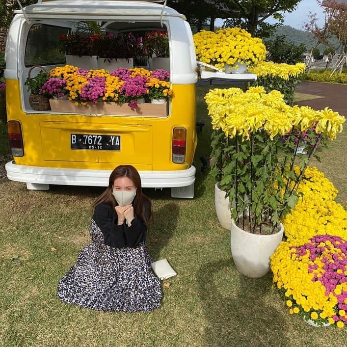 パク・シウンのインスタグラム：「꽃이너무예뻐서~🌼🌸🌻🌺 묻어가기~ 😆😁💕」