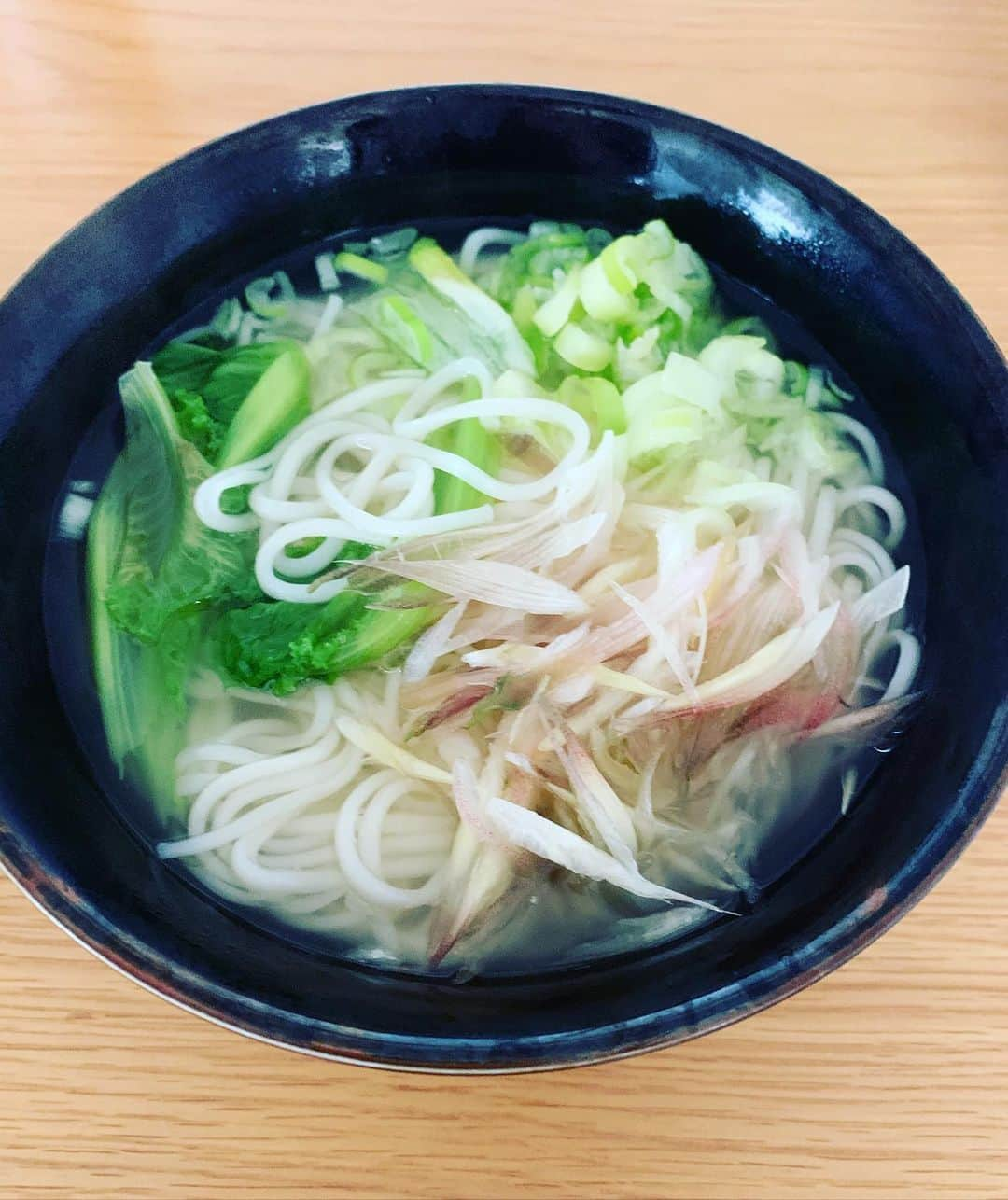 広川ひかるさんのインスタグラム写真 - (広川ひかるInstagram)「久々、竜シェフ👨‍🍳がランチを作ってくれました 半田そうめんのにゅうめんです 温かい半田そうめんも美味しい😋 、 #hikaruhirokawa #ランチ #竜シェフ #半田そうめん #にゅうめん」10月15日 14時54分 - hikaru_hirokawa