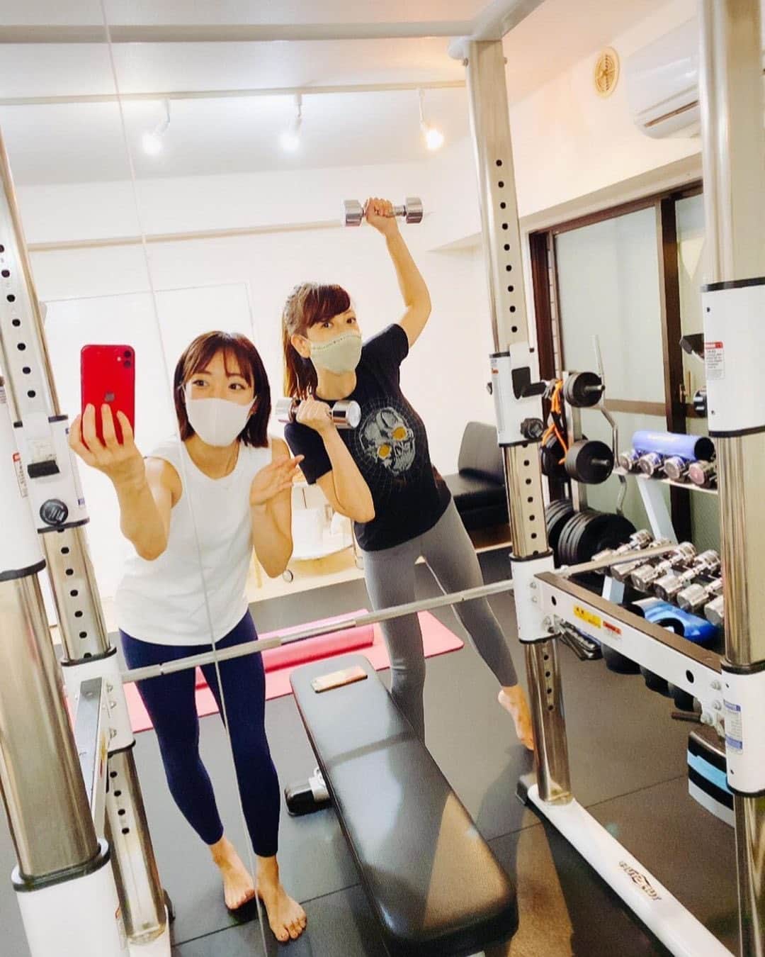 菅長愛子のインスタグラム：「💪👩✨✨  元ミニスカポリス👮‍♀️の、 大原がおり(かおり)様《 @oharagaori_otty 》がボディメイクのためにPhygicでトレーニングがんばってくださっております！！  かおりさんのYouTubeが面白くて私も毎回観ております🥺💘 美胸エクササイズやバストアップ、美脚ストレッチの動画もアップされているのでぜひぜひ女性の皆さんもチェックしてみてください☝️  そして！ かおりさんのボディメイクも全力サポートしていきます🔥🔥引き続きがんばりましょう✊  #ミニスカポリス #ジム #トレーニング #ダイエット #ボディメイク #筋トレ #ワークアウト #姿勢改善 #ヒップアップ #オンライントレーニング #腹筋女子 #O脚改善  #二の腕 #背中美人 #美尻  #家トレ#gym#training#workout#personaltraining#diet#bodymake  #筋トレ垢さんと繋がりたい  #ダイエット垢さんと繋がりたい  #筋トレ女子  #筋トレ好きと繋がりたい #ダイエット仲間募集中」