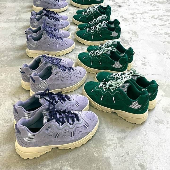 Sneaker Newsさんのインスタグラム写真 - (Sneaker NewsInstagram)「Tyler, The Creator expands his Golf Le Fleur line with Converse with two suede options of the Gianno paired with yellowed soles. For details on where to buy the latest for the Grammy winner, hit the link in our bio.」10月15日 15時01分 - sneakernews