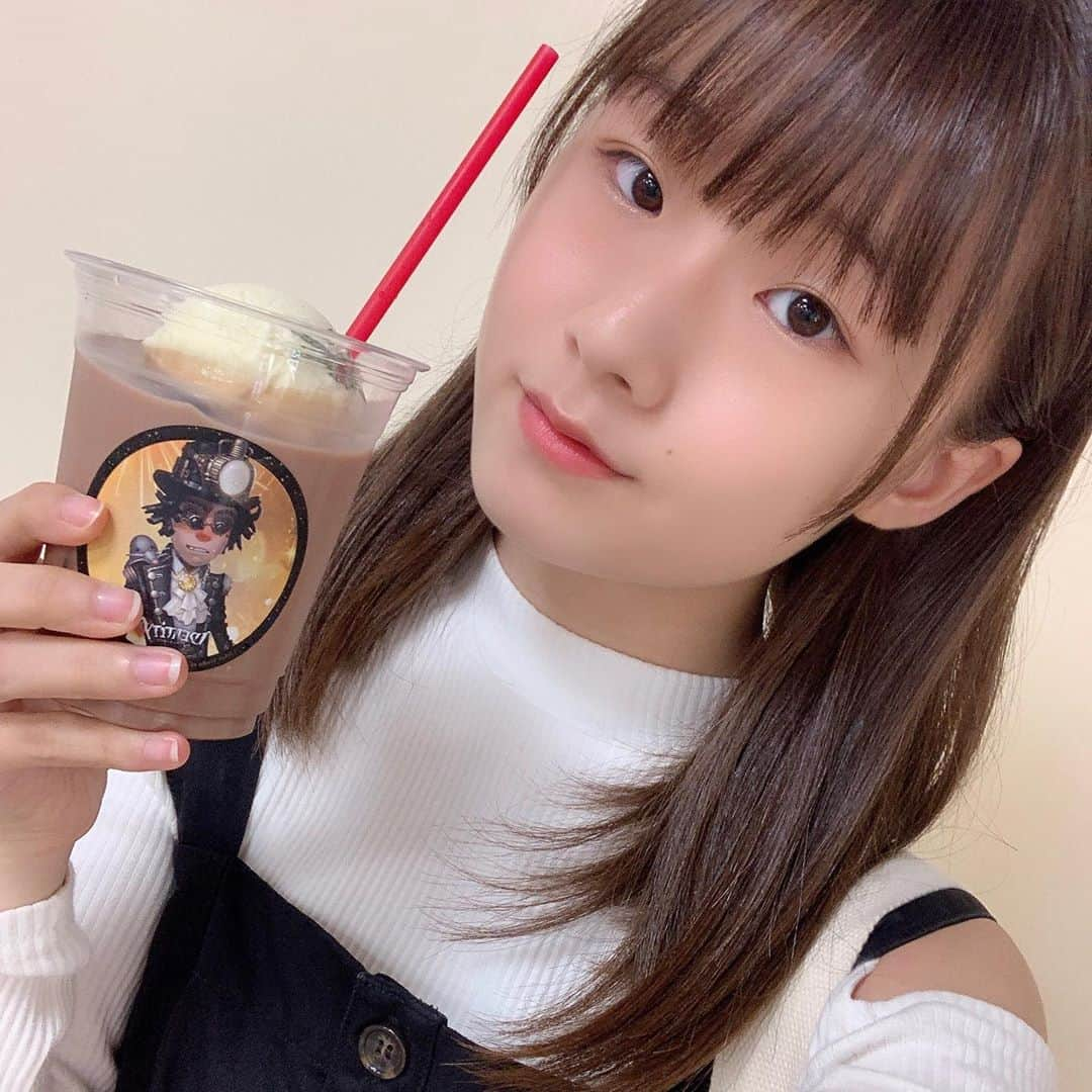 新倉愛海さんのインスタグラム写真 - (新倉愛海Instagram)「アイスココアがおいしい！！！( 　'-' )ノ🧲)`-' )﻿ ﻿ #アプガ2 #アイドル #第五人格 #identityv #スイパラ #探鉱者 #アイスココア」10月15日 15時07分 - ami_niikura_uug2ki