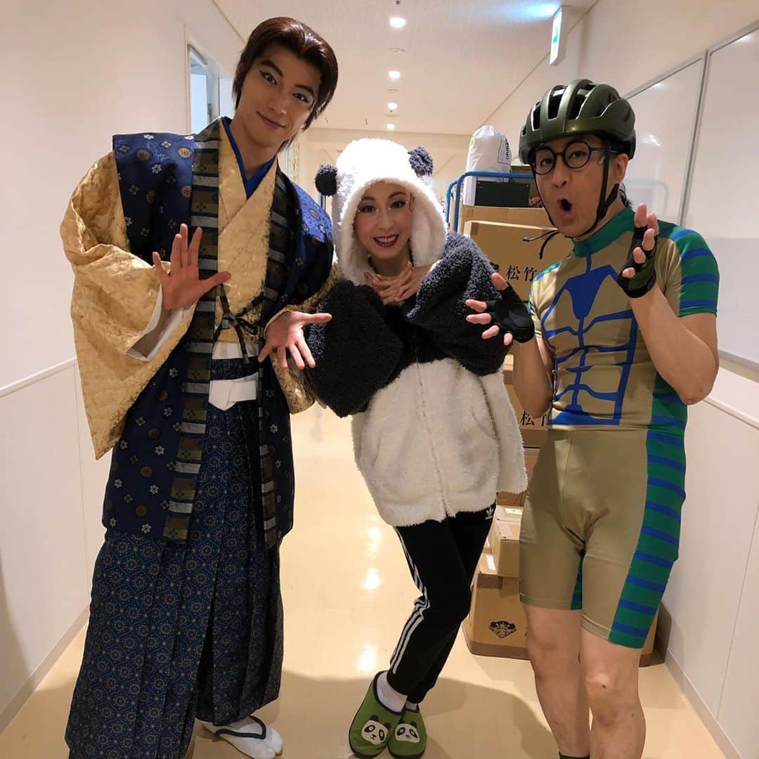 福士蒼汰さんのインスタグラム写真 - (福士蒼汰Instagram)「舞台【浦島さん】 残り2回となりましたー🐢  最後の最後まで 駆け抜けるぞー！  大先輩のお二人 ずっと支えてくださって ありがとうございます😭  そして カチカチ山の宮野さん！ 最後まで二人三脚だからね！ 頑張ろう😊」10月15日 15時28分 - fukushi_sota_official