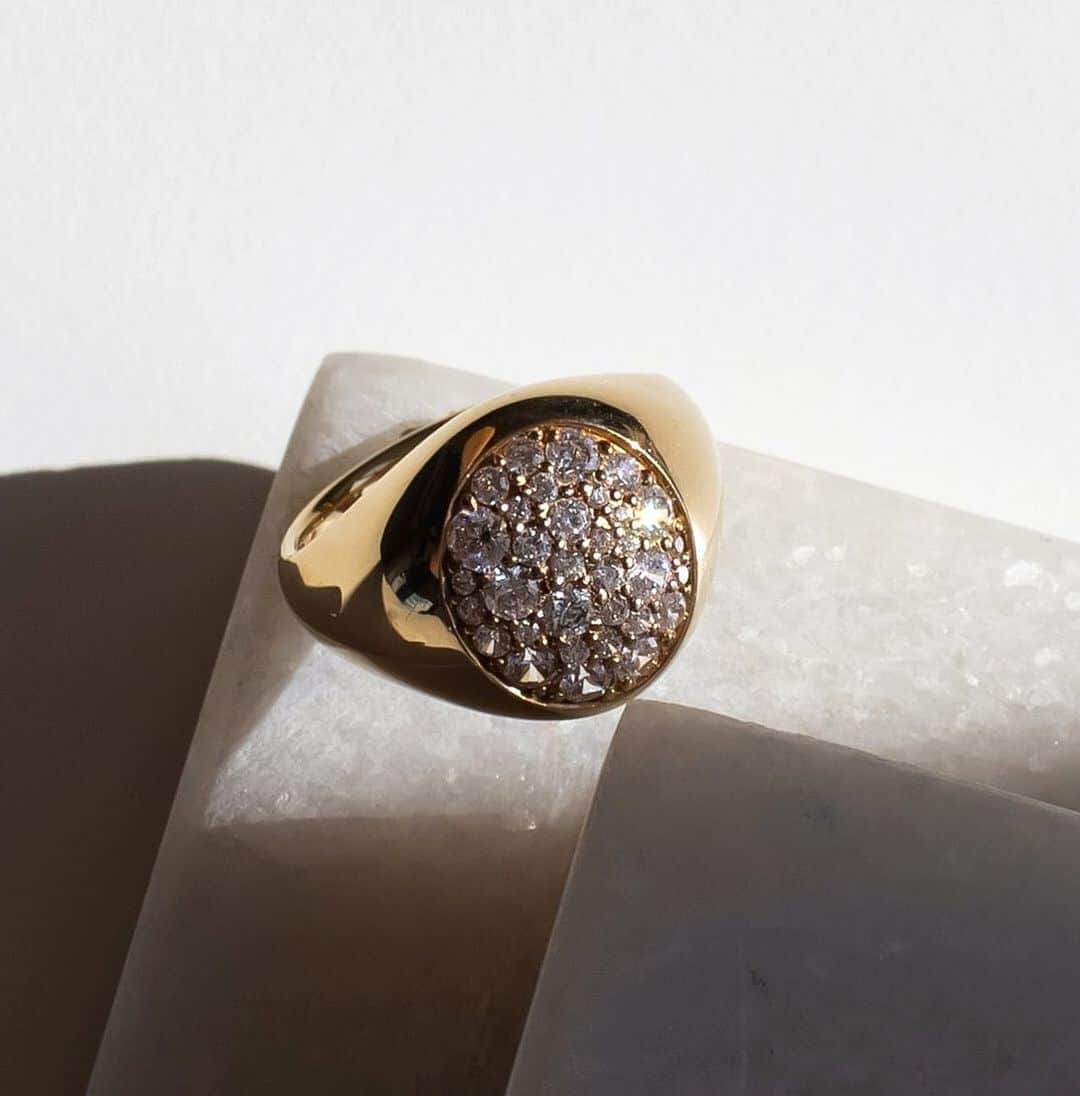 ジュリーサンドラゥさんのインスタグラム写真 - (ジュリーサンドラゥInstagram)「Do we love it or do we LOVE it? ✨  ⠀⠀⠀⠀⠀⠀⠀⠀⠀ #juliesandlau #juliesandlaujewelry #jewelry #gold #sparkle #stunning #finejewelry #statement #bold」10月15日 15時30分 - juliesandlau