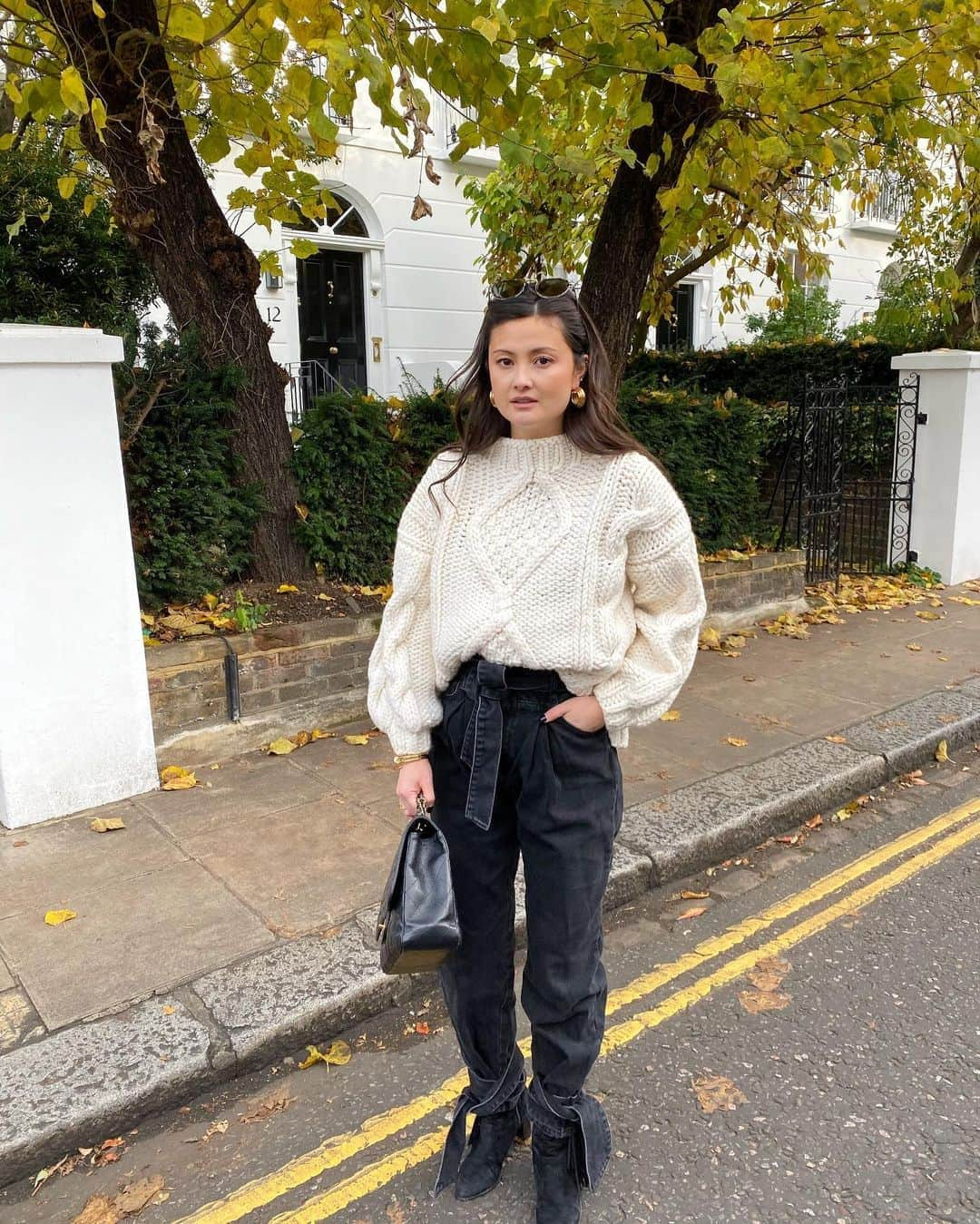 ペオニー・リムさんのインスタグラム写真 - (ペオニー・リムInstagram)「Wish I still had these jeans! Last autumn 🍂 #dailystyle #peonylimstyle」10月15日 15時52分 - peonylim