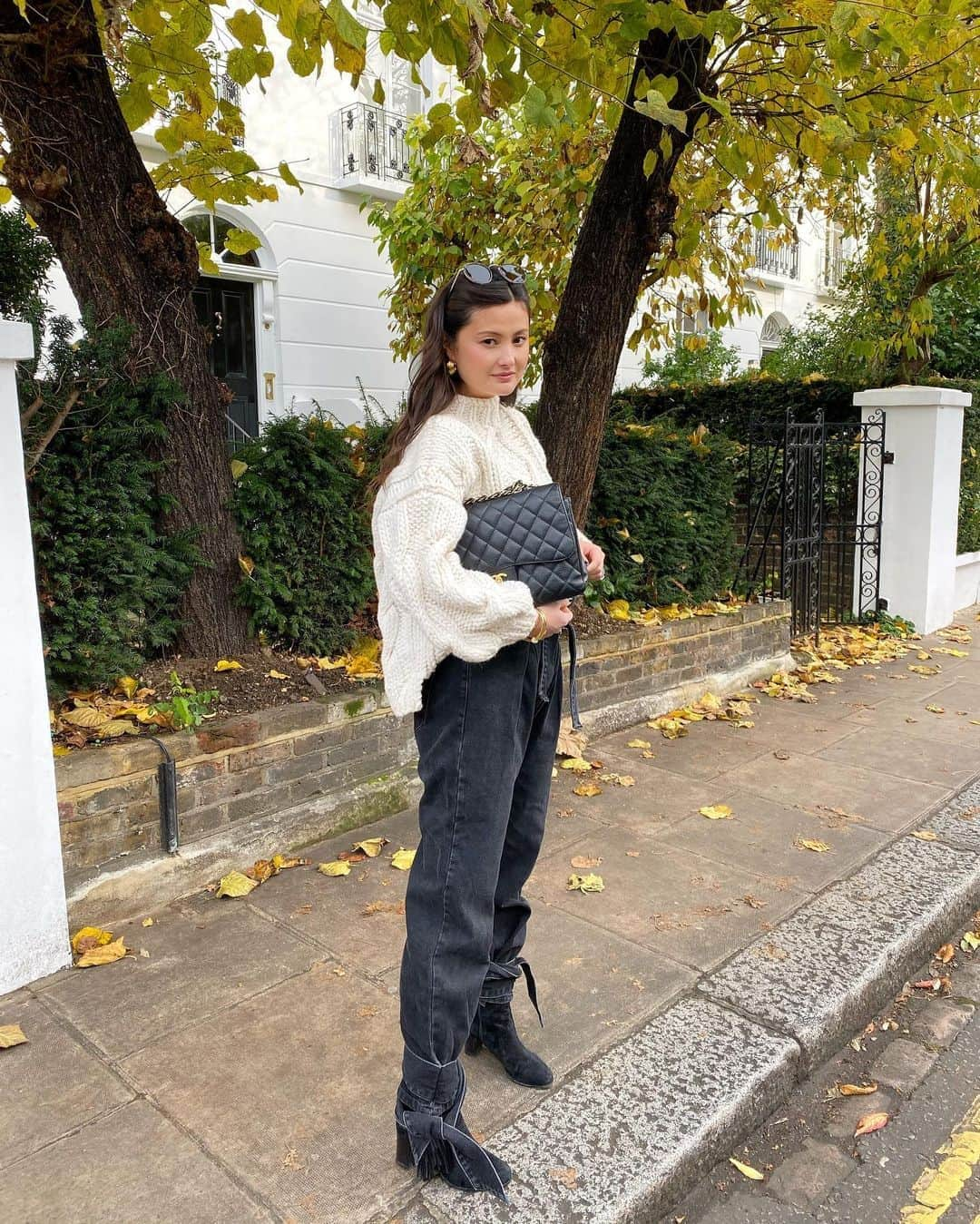 ペオニー・リムさんのインスタグラム写真 - (ペオニー・リムInstagram)「Wish I still had these jeans! Last autumn 🍂 #dailystyle #peonylimstyle」10月15日 15時52分 - peonylim