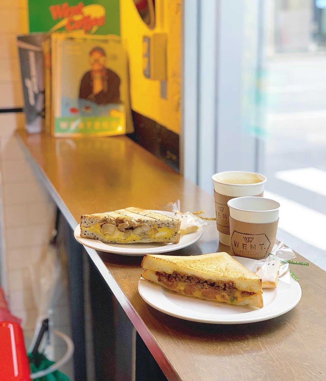 chinatsu614さんのインスタグラム写真 - (chinatsu614Instagram)「Coffee stand in Nihonbashi𖠚ᐝ #wentcoffee #went2go #wentcoffeeco #coffeestand #coffeebreak #coffeeshop #nihonbashi #tokyo ・ ・ ・  @m_m_1_12 に会いに♥︎  コーヒーもホットサンドも美味しかったー♩  お店もオシャレで可愛かった♥︎  ・ ・ ・ w/ @risacollage  ・ ・ ・ #コーヒーのある暮らし  #コーヒー好きな人と繋がりたい  #日本橋カフェ」10月15日 15時54分 - chinatsu614