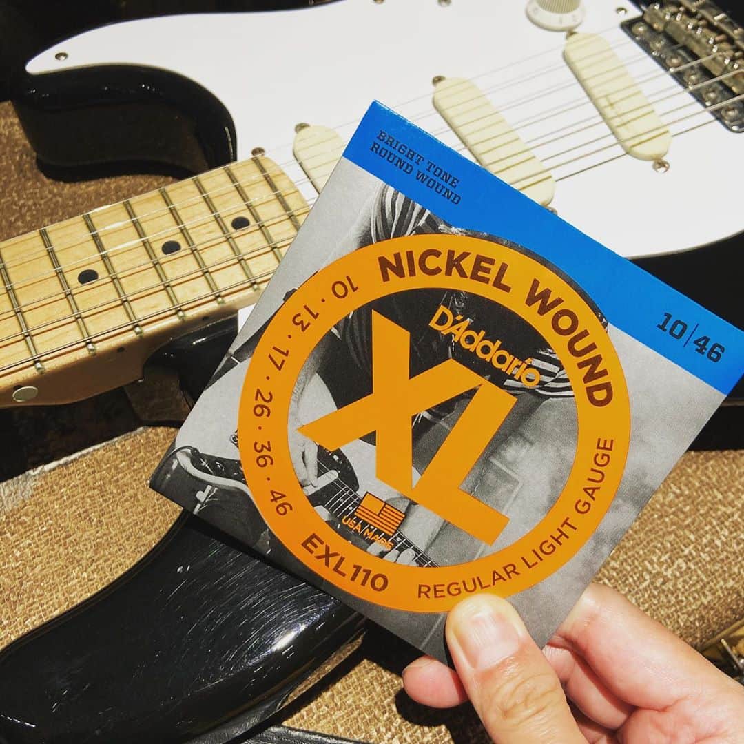 本城聡章のインスタグラム：「🎸😉 #rehearsal #daddariostrings #daddario #ダダリオ2020 #Fender #Blackie #本城聡章 #guitar」