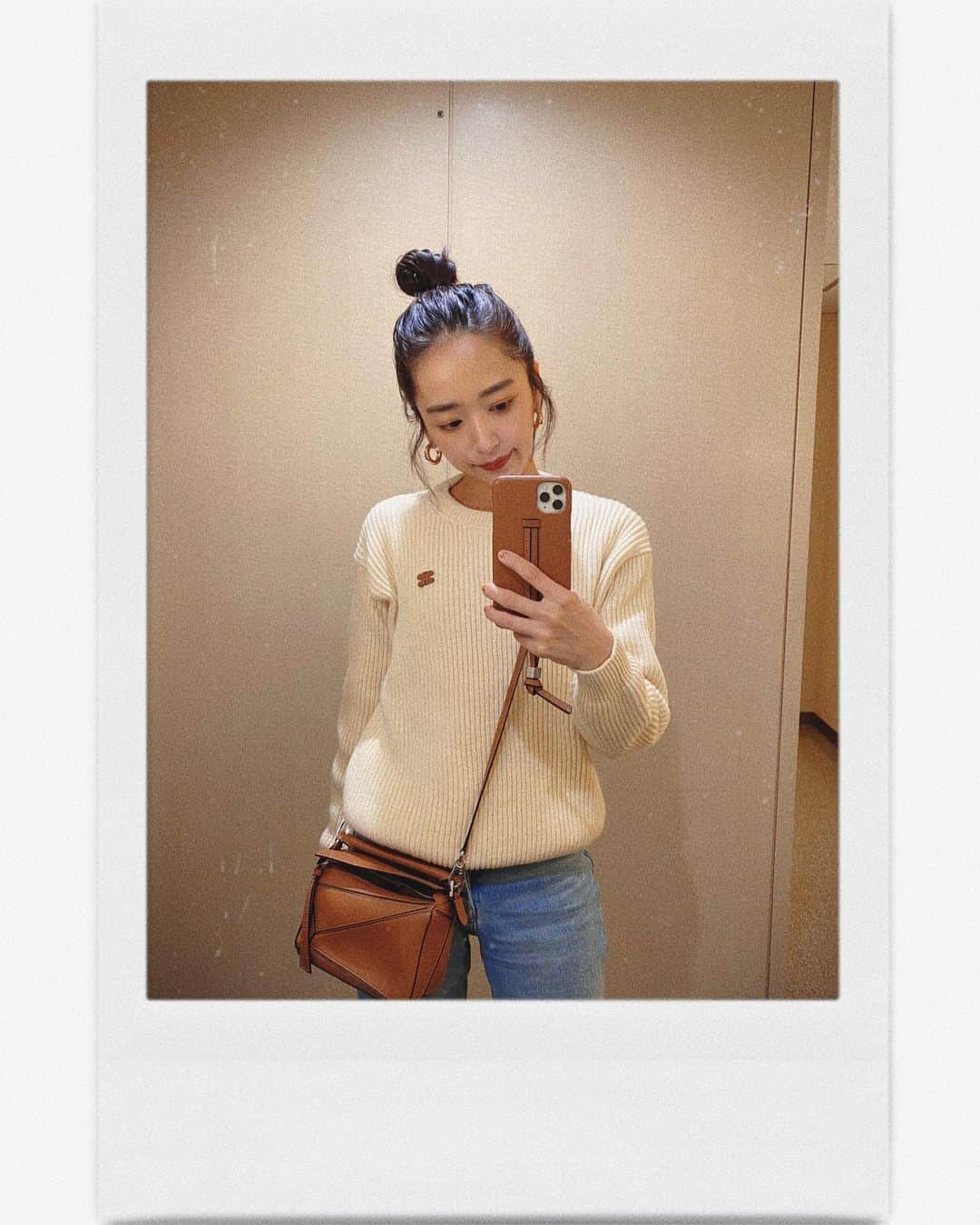近藤千尋のインスタグラム：「キャメル🍁な私服❤️ ニットがちょうどいい季節🧶🥺  久々お団子ヘアしました✨ ボブでも出来るお団子アレンジ 近々、YouTubeでupします☺️❗️ #２枚目ん ？笑 #近藤千尋のちぴちゅーぶ」