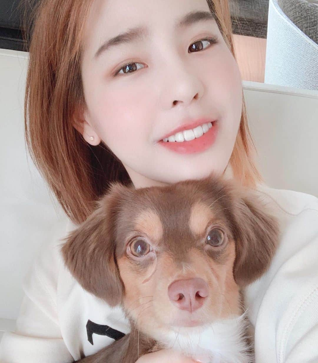 NiziUさんのインスタグラム写真 - (NiziUInstagram)「私の癒しの時間~♡♡♡ 愛犬と似てますか~⁇☺️  제 힐링 시간~♡♡♡ 강아지와 닮았어요~?? ☺️  #NiziU #WithU #MAKO #🍋🍫」10月15日 16時02分 - niziu_artist_official