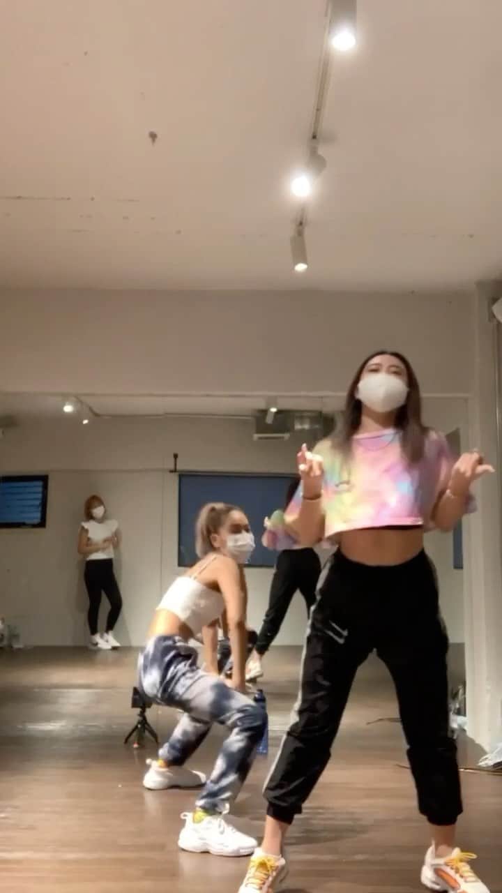 のインスタグラム：「YouTube更新！初の踊ってみた動画 @thelmaaoyama と😂❤️リンクはプロフィールから🌺New video alert link in bio !!」