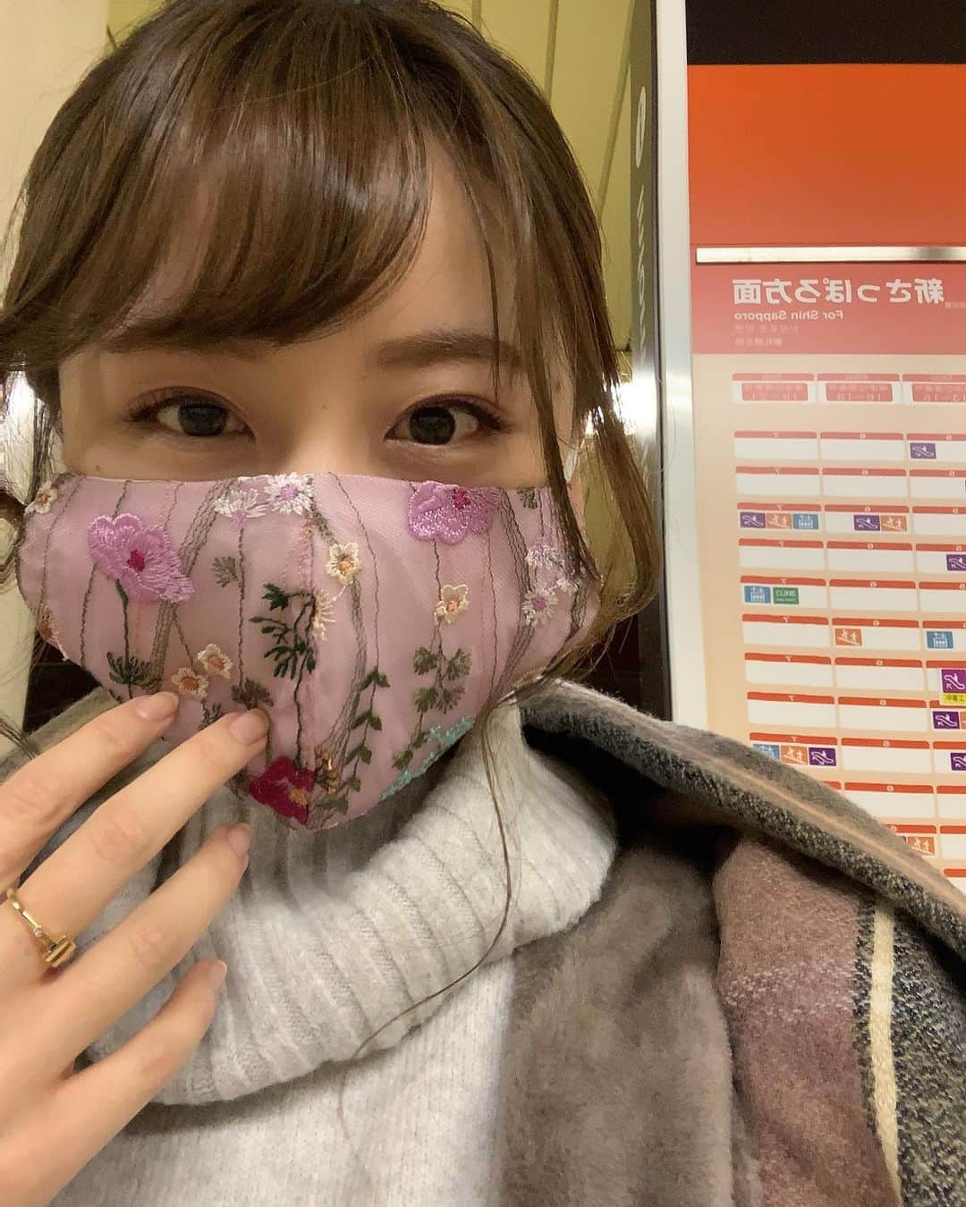 磯田彩実さんのインスタグラム写真 - (磯田彩実Instagram)「. . #あまりに寒いので冬物を解禁⛄️❄️. #着込みすぎてだるま. . . #今週はドームに通っています⚾️. #来週📺⚾️🎤. #毎日まあまあ歩かさるよ. . . #冬物#スタート#寒#⛄️. #そろそろカイロだね. #マスク#bradelisnewyork#ブラデリスニューヨーク . #tvh#アナウンサー#磯田彩実. #outfit#stola#ストラ」10月15日 16時24分 - ayami_isoda.tvh7